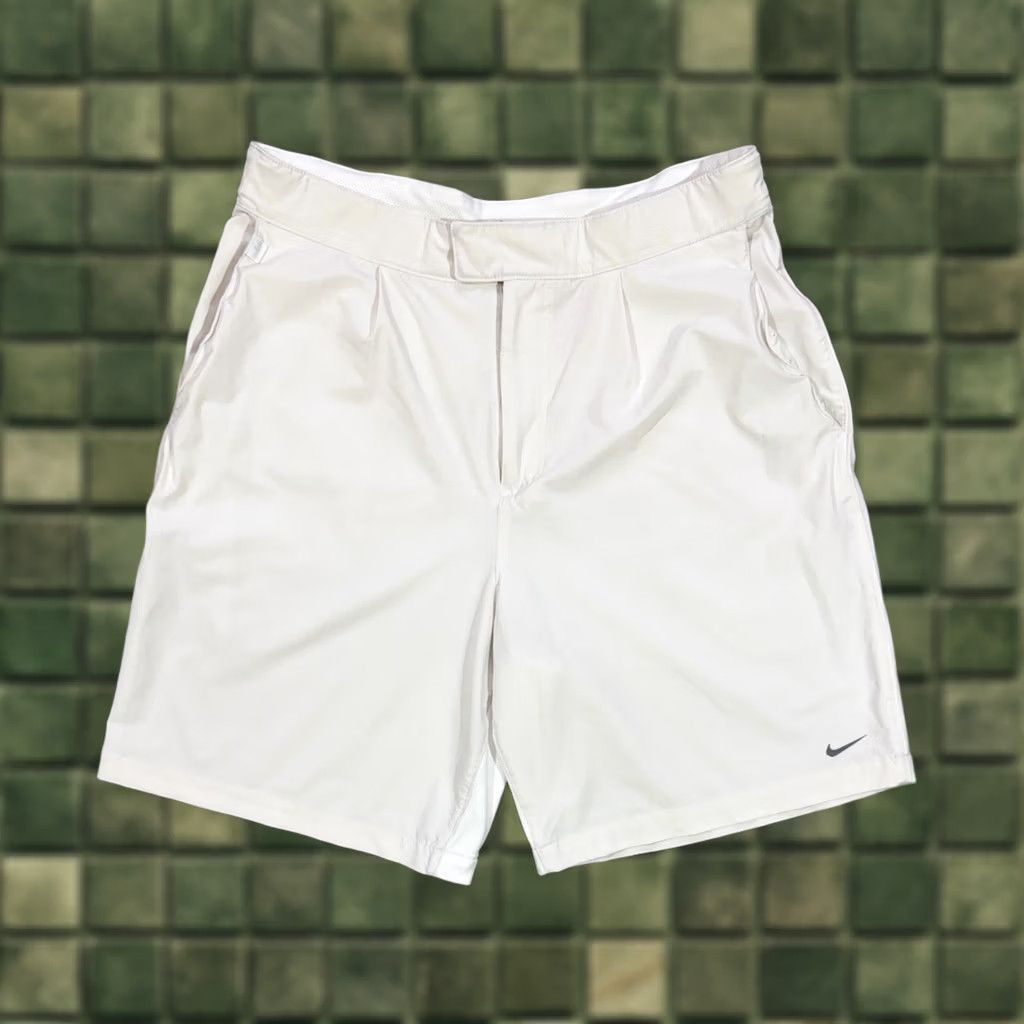 Nike VINTAGE Nike Tennis White Shorts Mens L Bermuda 237155-100 Sports Tennis White Size US 33 - 1 Thumbnail