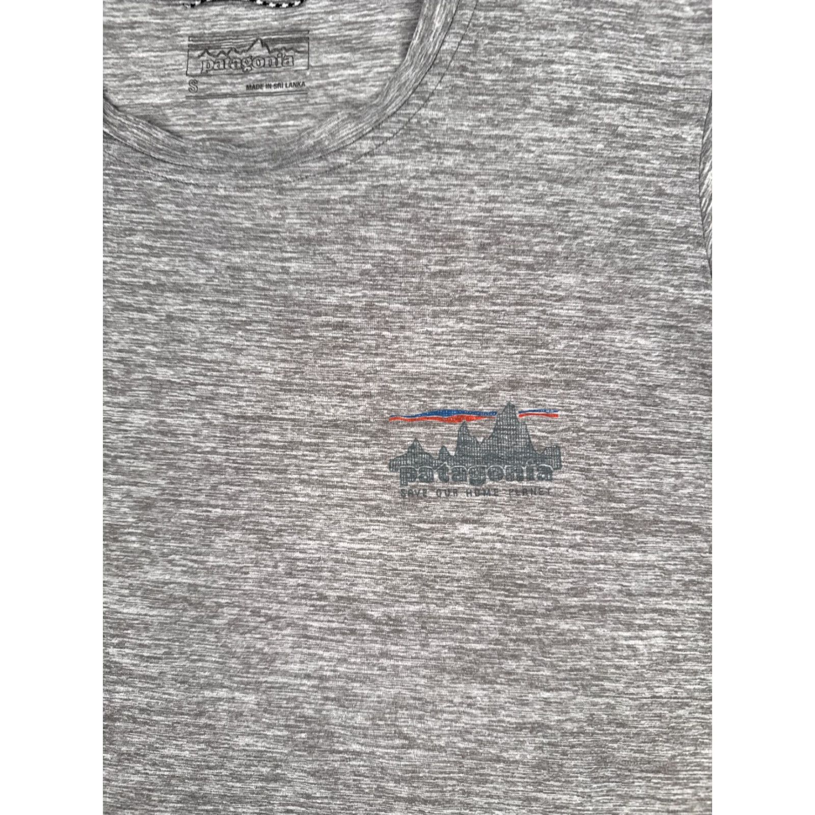Patagonia Patagonia Shirt Men Small Gray Short Sleeve Crew Neck Fitz Roy Logo READ Size US S / EU 44-46 / 1 - 6 Thumbnail