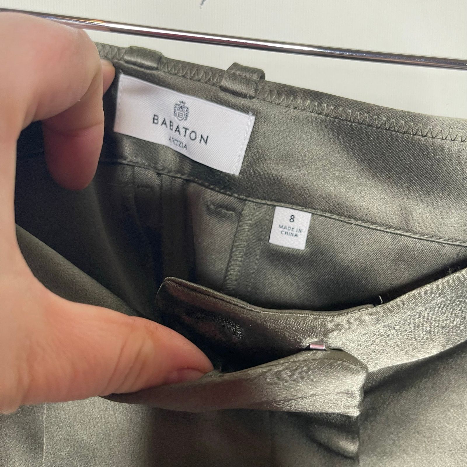 Aritzia NWT Aritzia Babaton Outgoing Army Green Satin Cargo Pants 8 Size 30" / US 8 / IT 44 - 6 Thumbnail