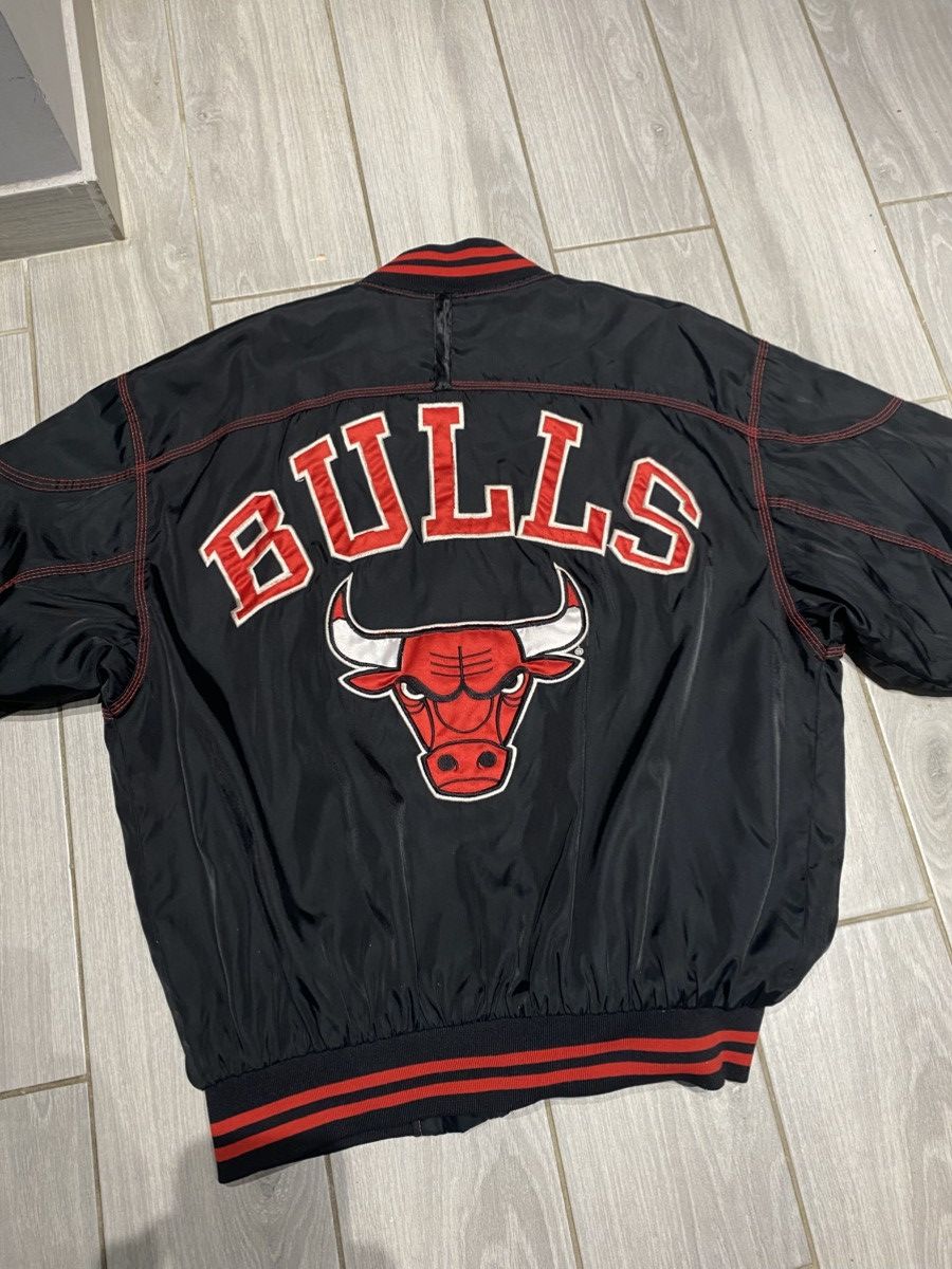 NBA Vintage Chicago Bulls 1991 1992 Championship bomber Size US M / EU 48-50 / 2 - 2 Thumbnail