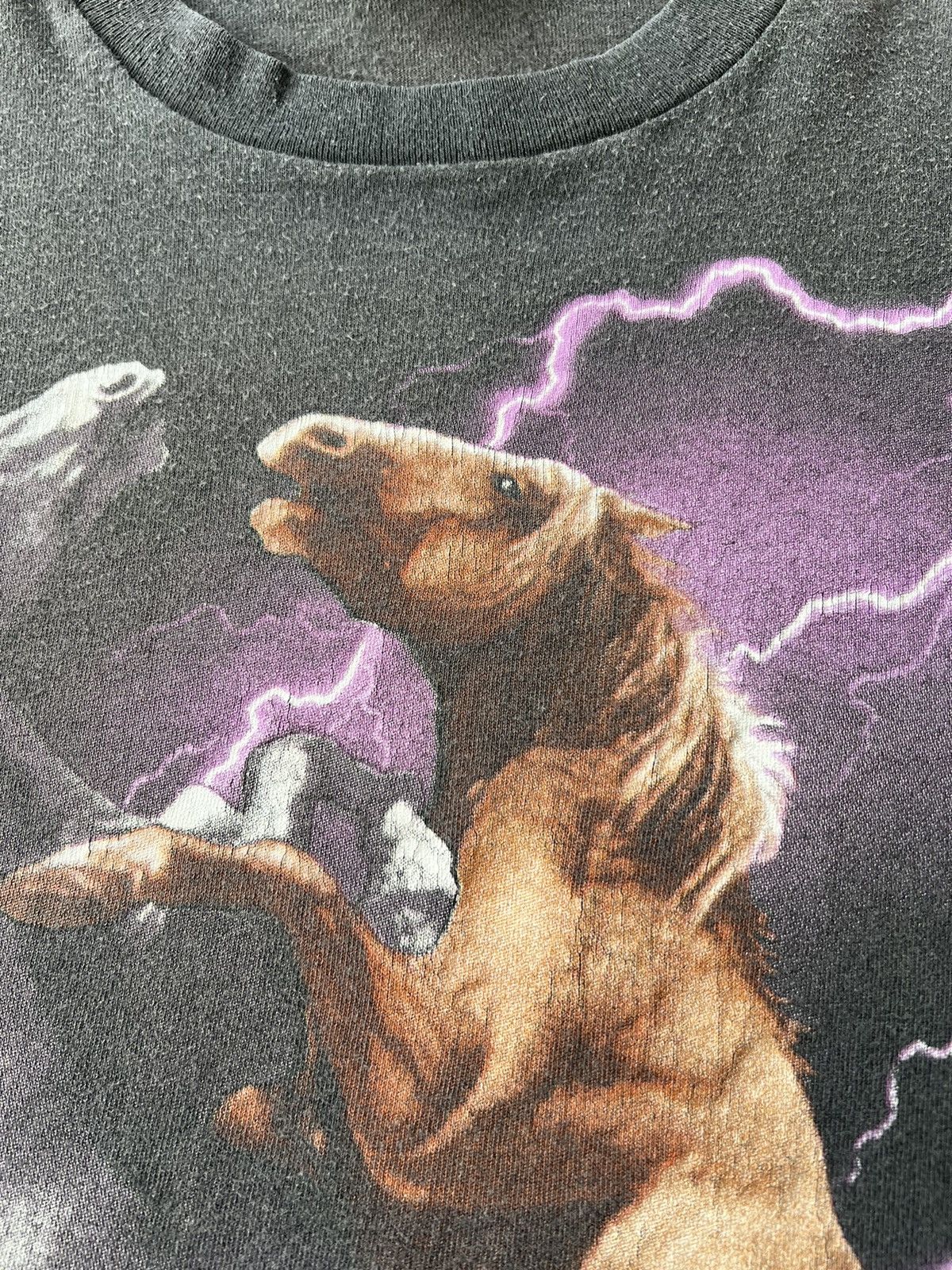 Vintage Vintage 1993 3D Emblem Horses Fighting Lightning T-shirt Size US L / EU 52-54 / 3 - 7 Thumbnail