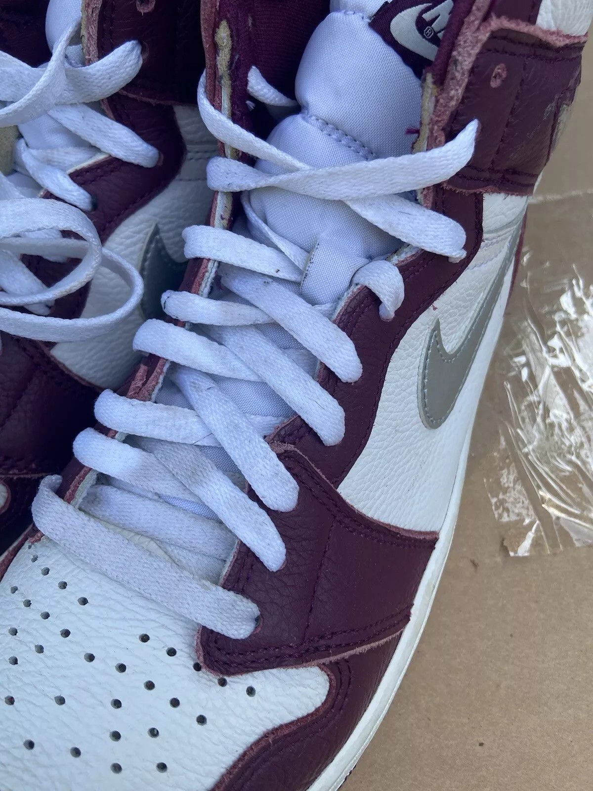 Nike Size 9 - Jordan 1 Retro High OG Bordeaux (555088-611) Size US 9 / EU 42 - 6 Thumbnail