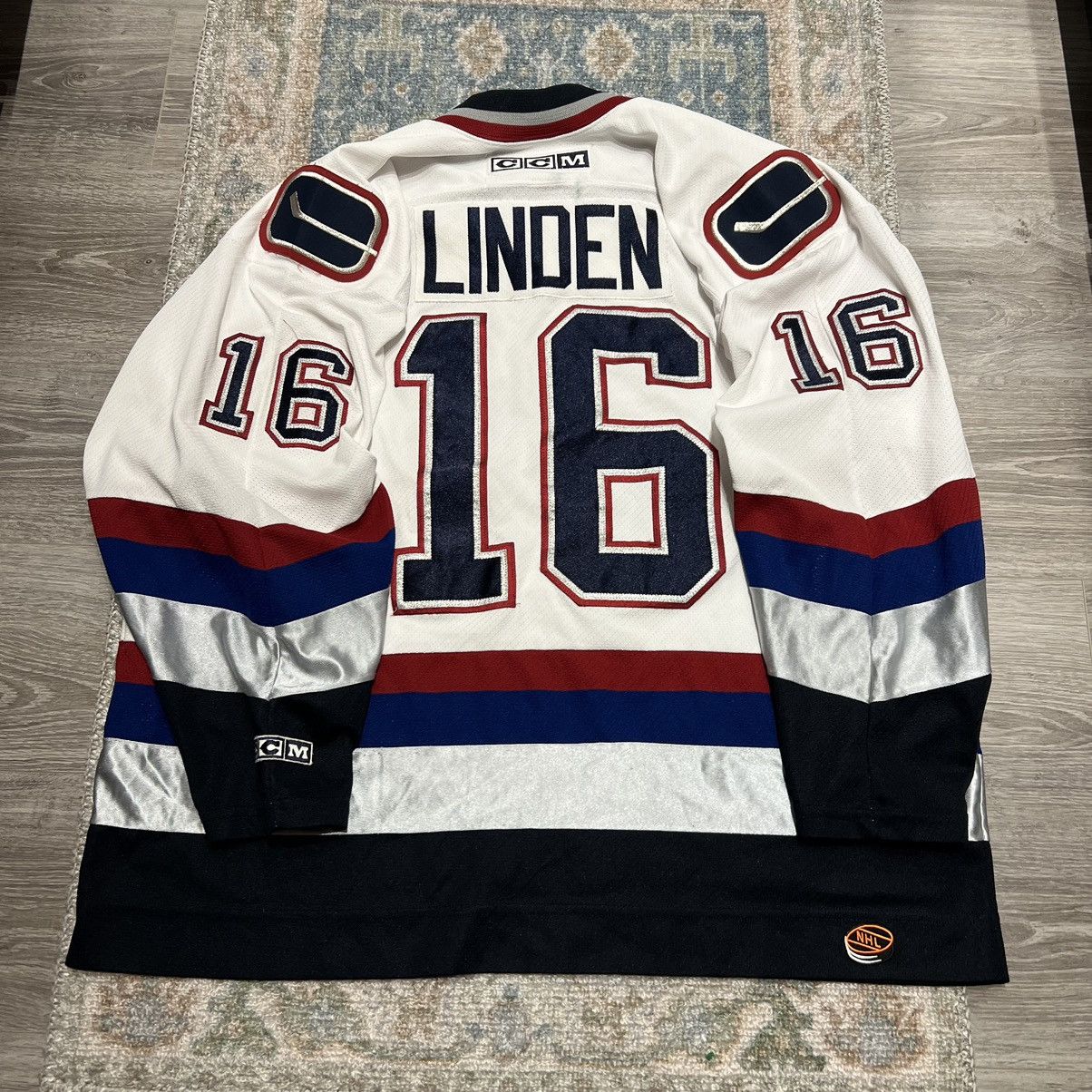 Ccm Vintage Vancouver Canucks hockey jersey Trevor linden Size US XL / EU 56 / 4 - 1 Thumbnail