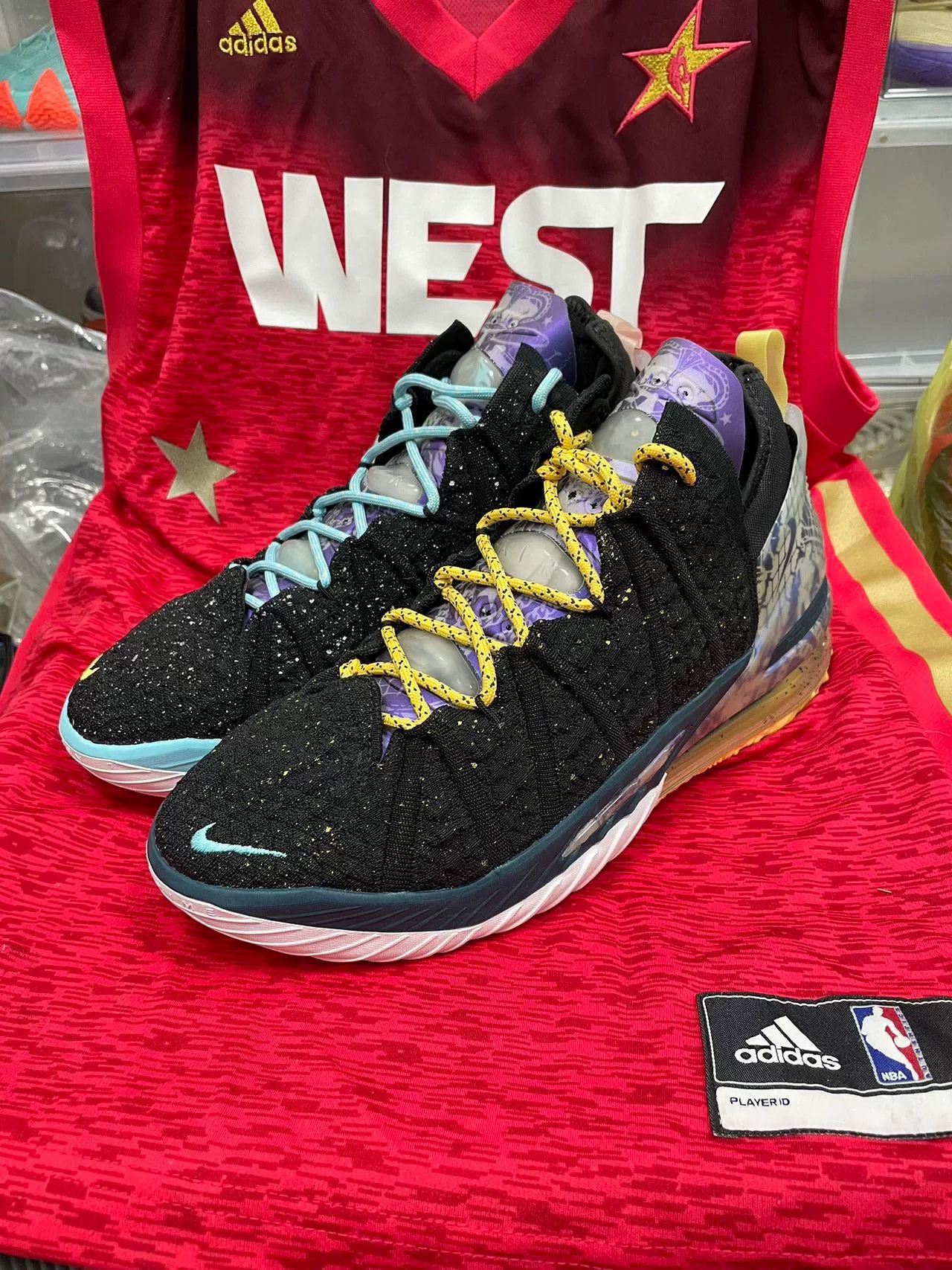 Nike Nike LEBRON Multi Lowtop Sneakers 8 Men Size US 8 / EU 41 - 1 Thumbnail