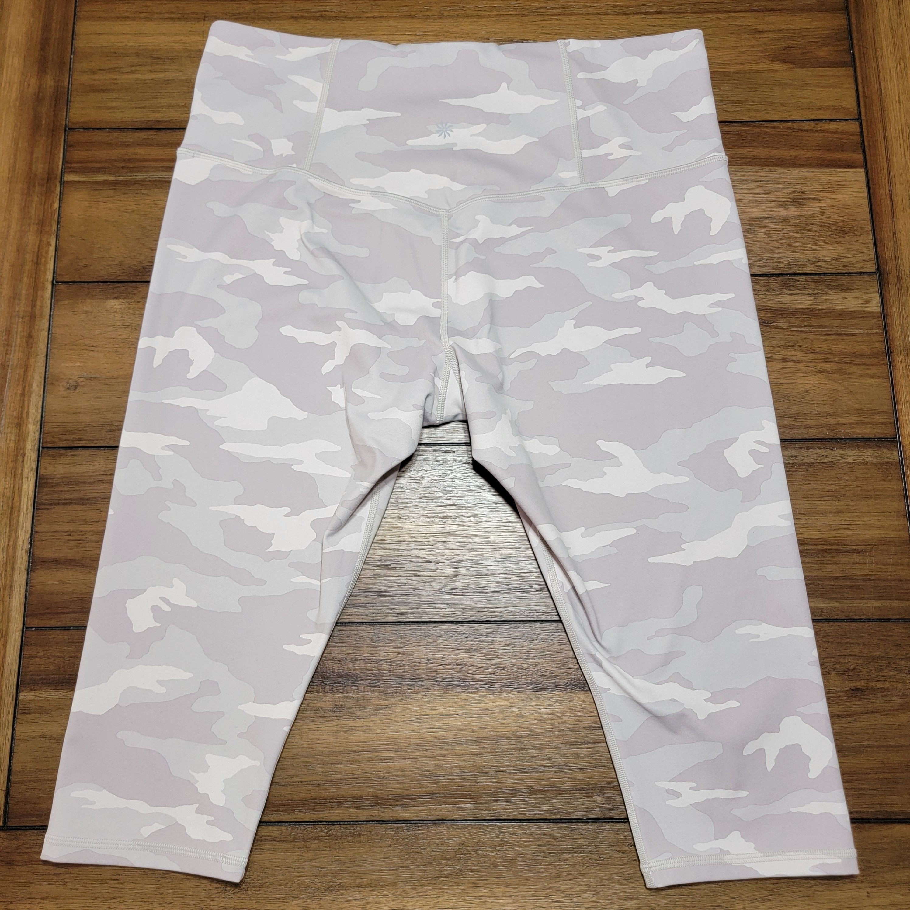 Athleta Athleta Elation Camo Crop Leggings White/Grey - Size XL Size 36" / US 14 / IT 50 - 2 Thumbnail