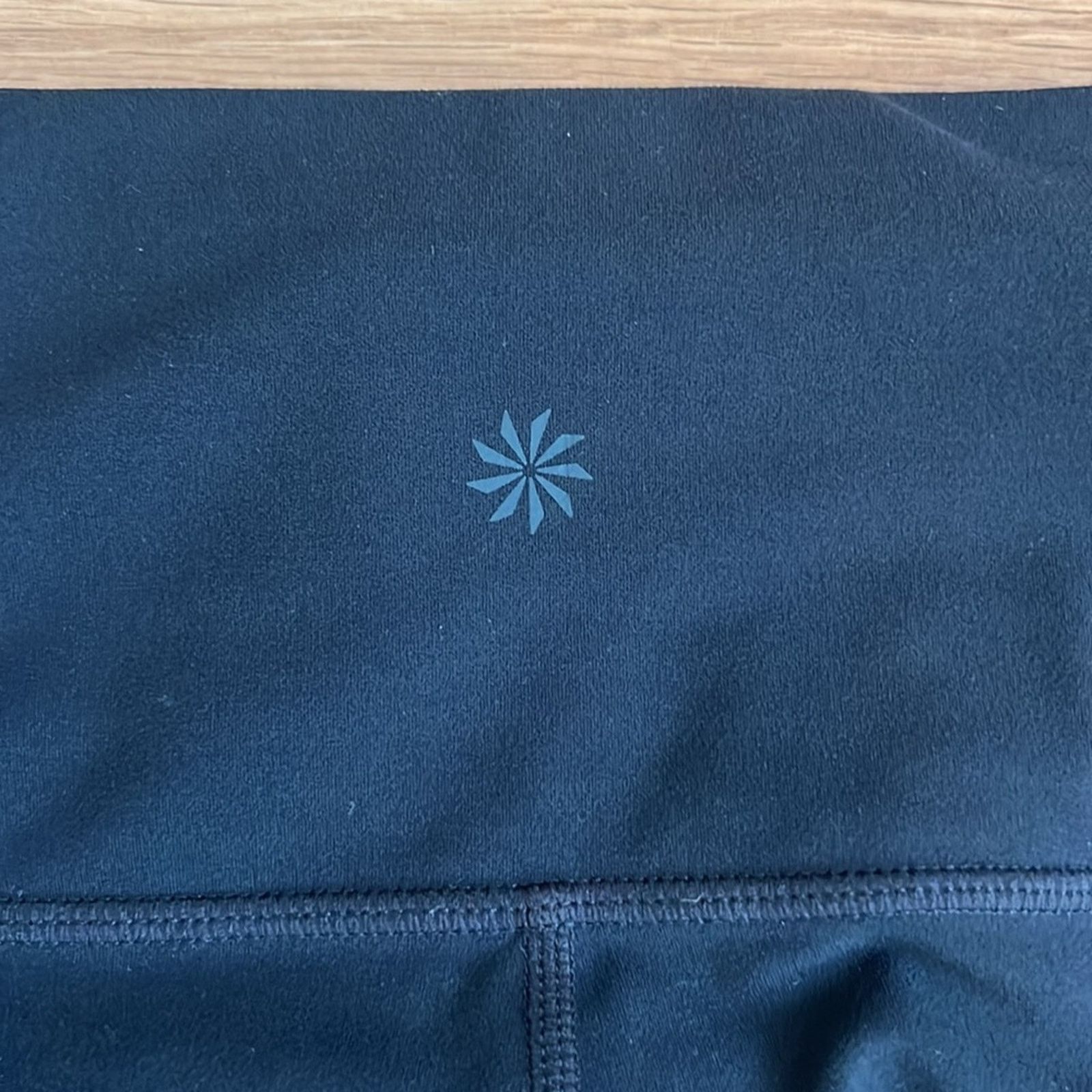 Athleta Athleta Capri Black Leggings Size 30" / US 8 / IT 44 - 7 Thumbnail