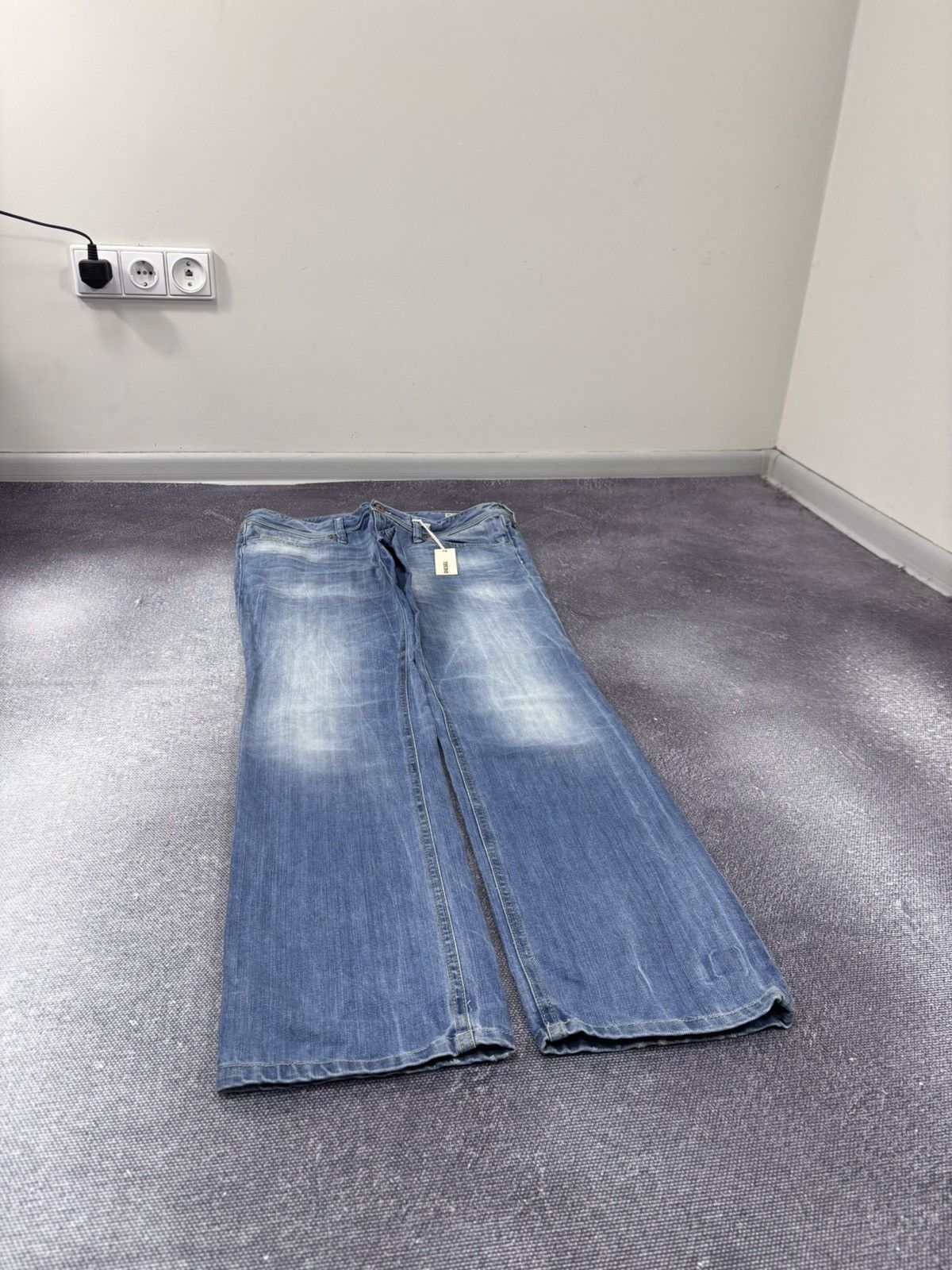 Diesel Diesel Lowky NWT Women’s Regular Straight Blue Denim Jeans Size 31" - 3 Thumbnail