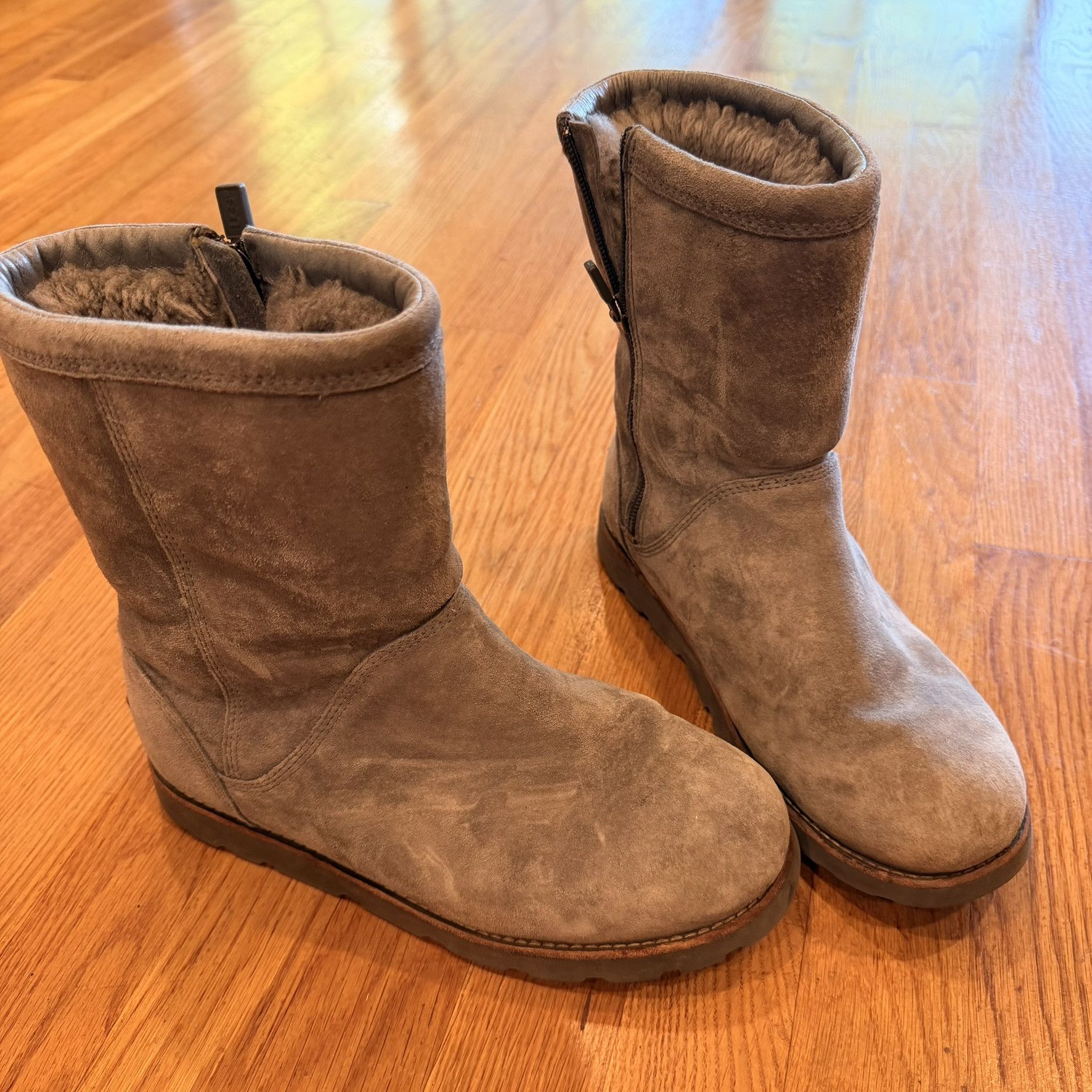Ugg UGG Selia Zip Winter Boots Women Size 7 Gray Size US 8 / IT 38 - 1 Thumbnail