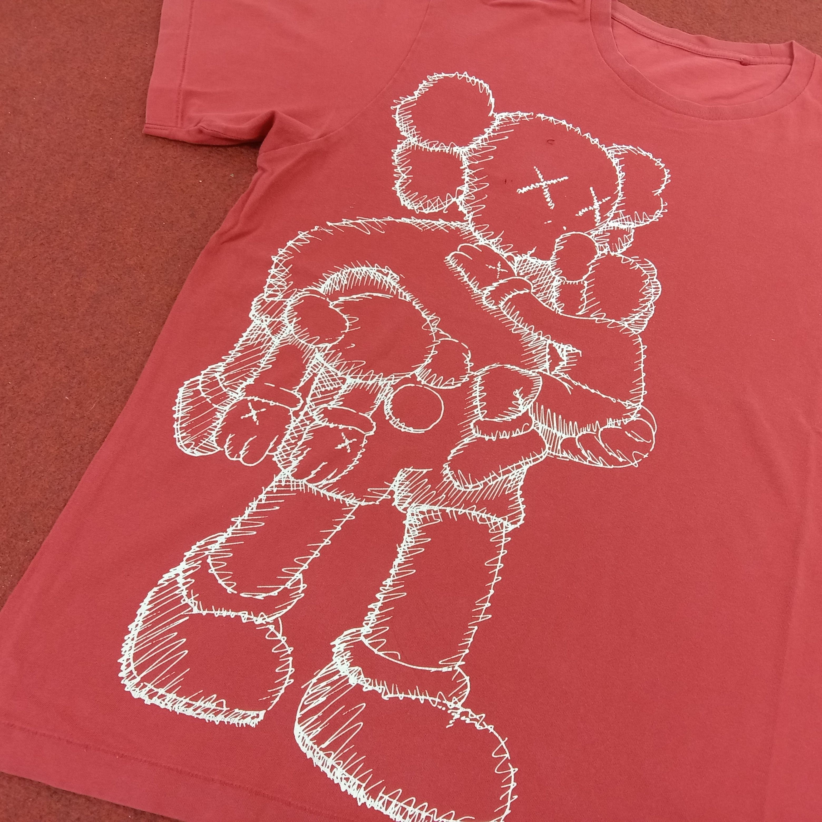 Japanese Brand × Kaws Kaws X Uniqlo Japanese Brand Streetwear Style Tshirt Size US XL / EU 56 / 4 - 2 Thumbnail