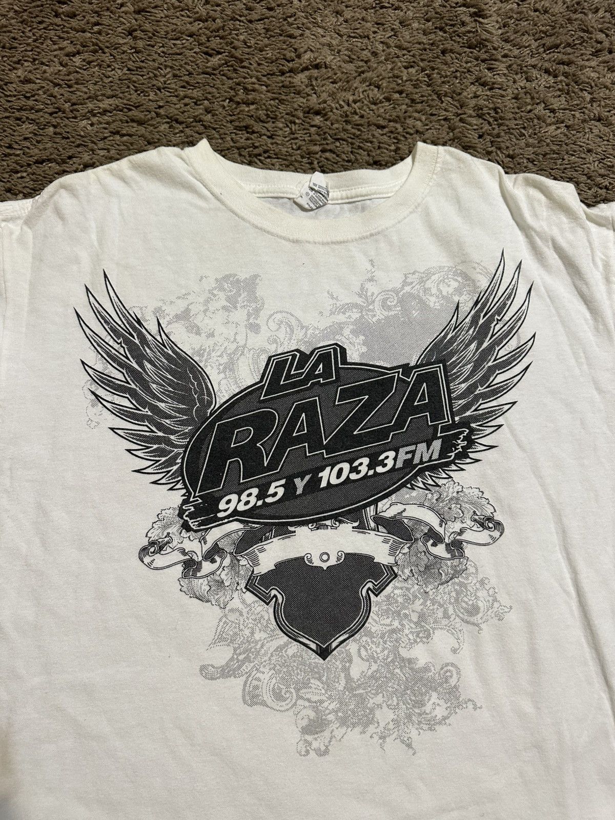 Gildan Vintage La Raza radio station shirt 00s size large Size US L / EU 52-54 / 3 - 2 Thumbnail