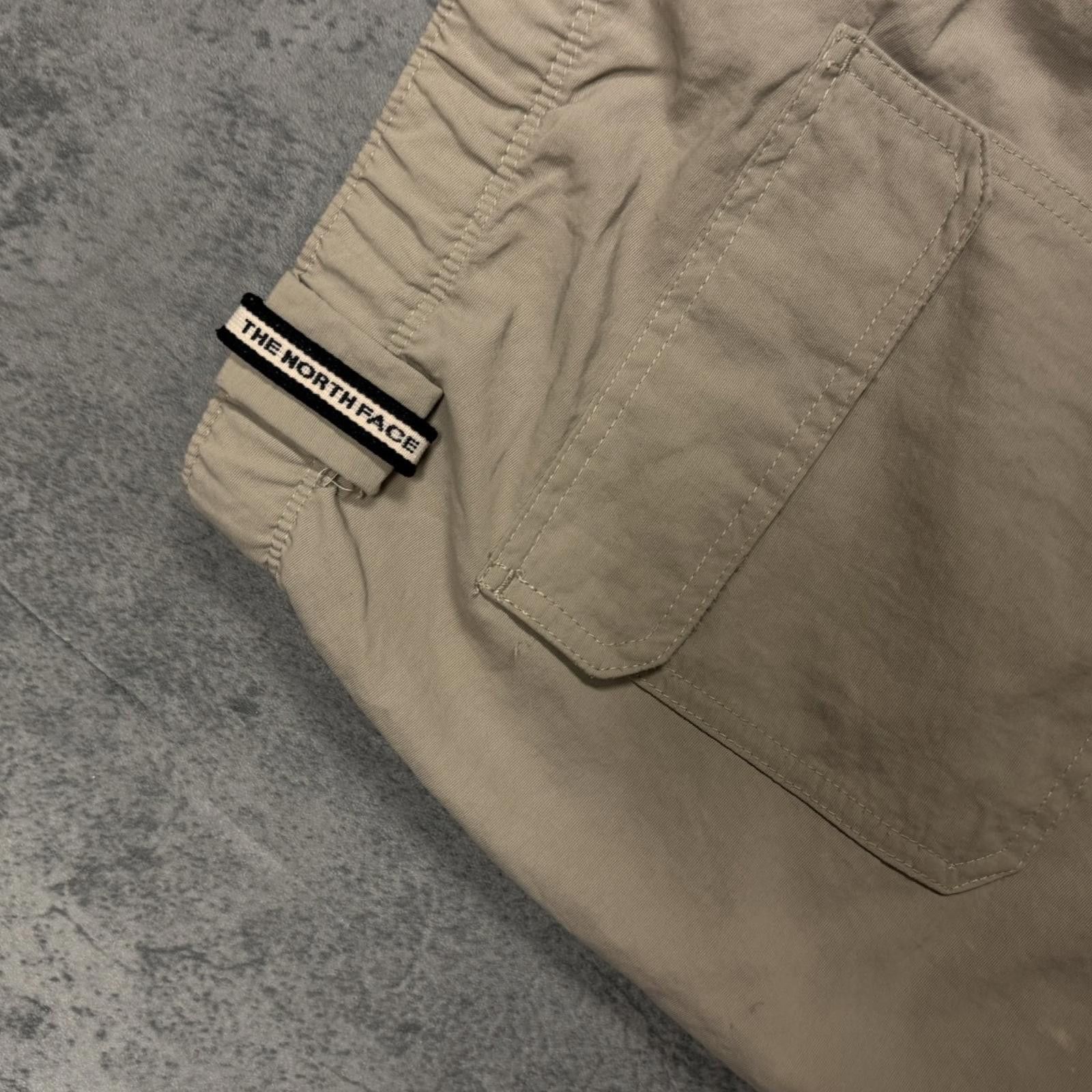 The North Face The North Face Utility Hiking Shorts -- L -- Size US L / EU 52-54 / 3 - 6 Thumbnail