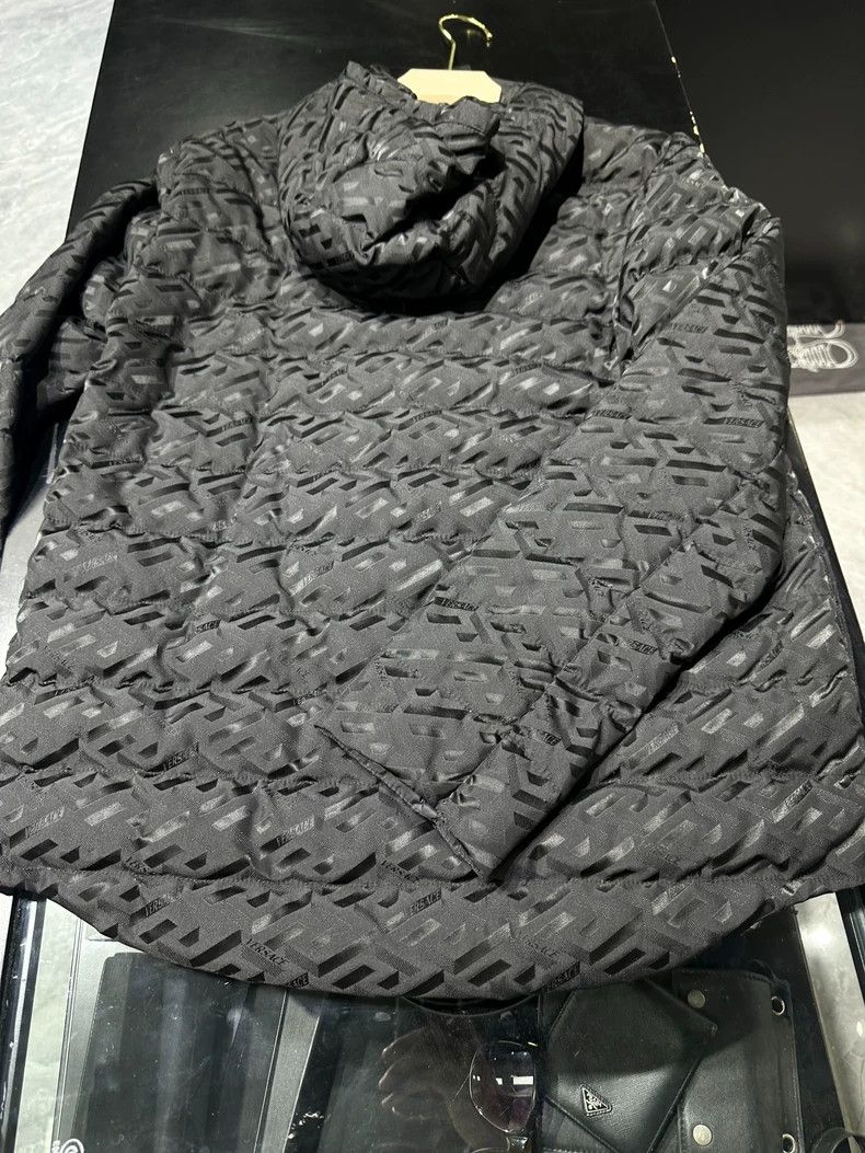 Versace Versace Down jacket with dark patterns full of logo patter Size US L / EU 52-54 / 3 - 2 Thumbnail