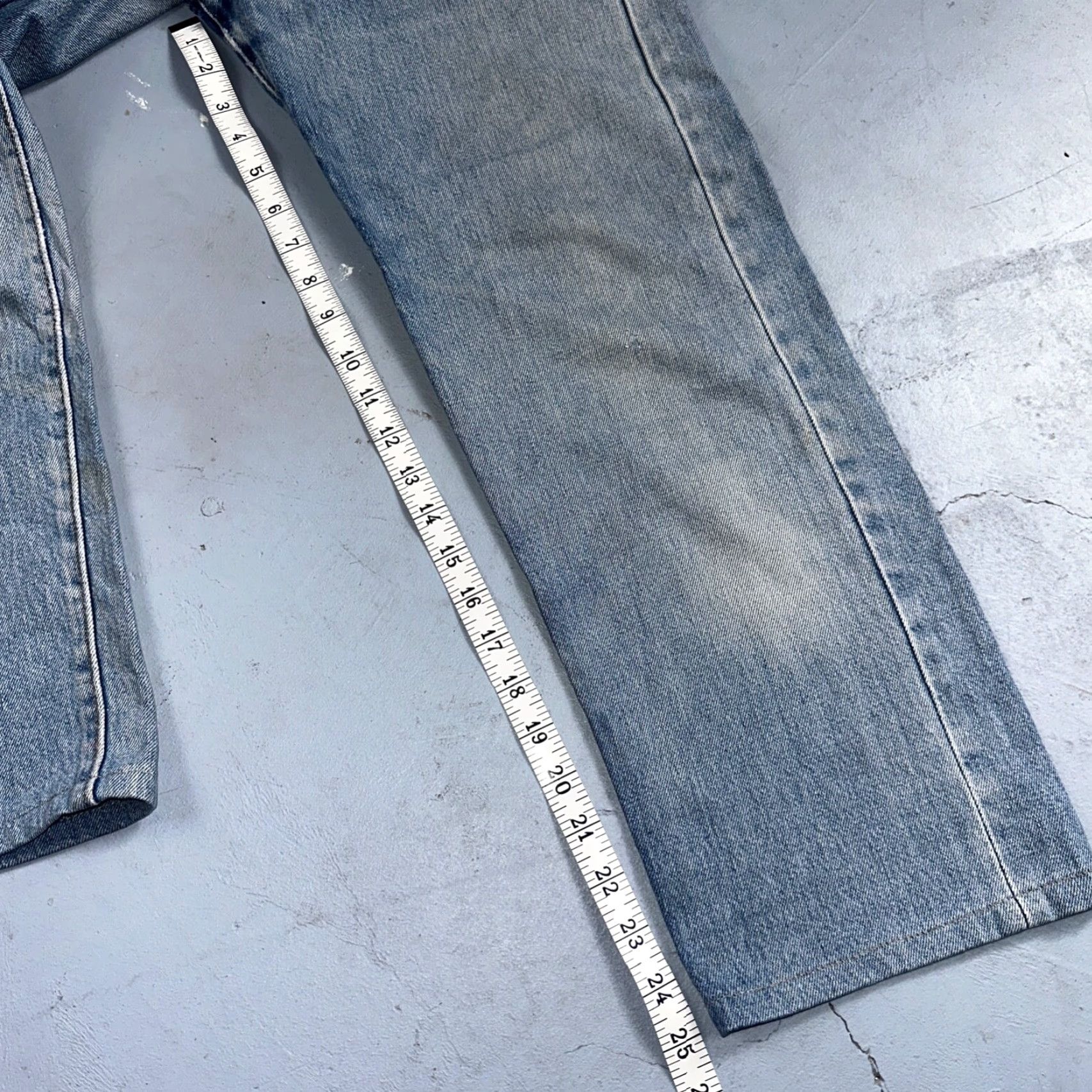 Levi's VINTAGE Levi's 501 Jeans Men's 30x36 Straight Fit 80s Redline Selvedge Light Wash Denim Size US 30 / EU 46 - 3 Thumbnail