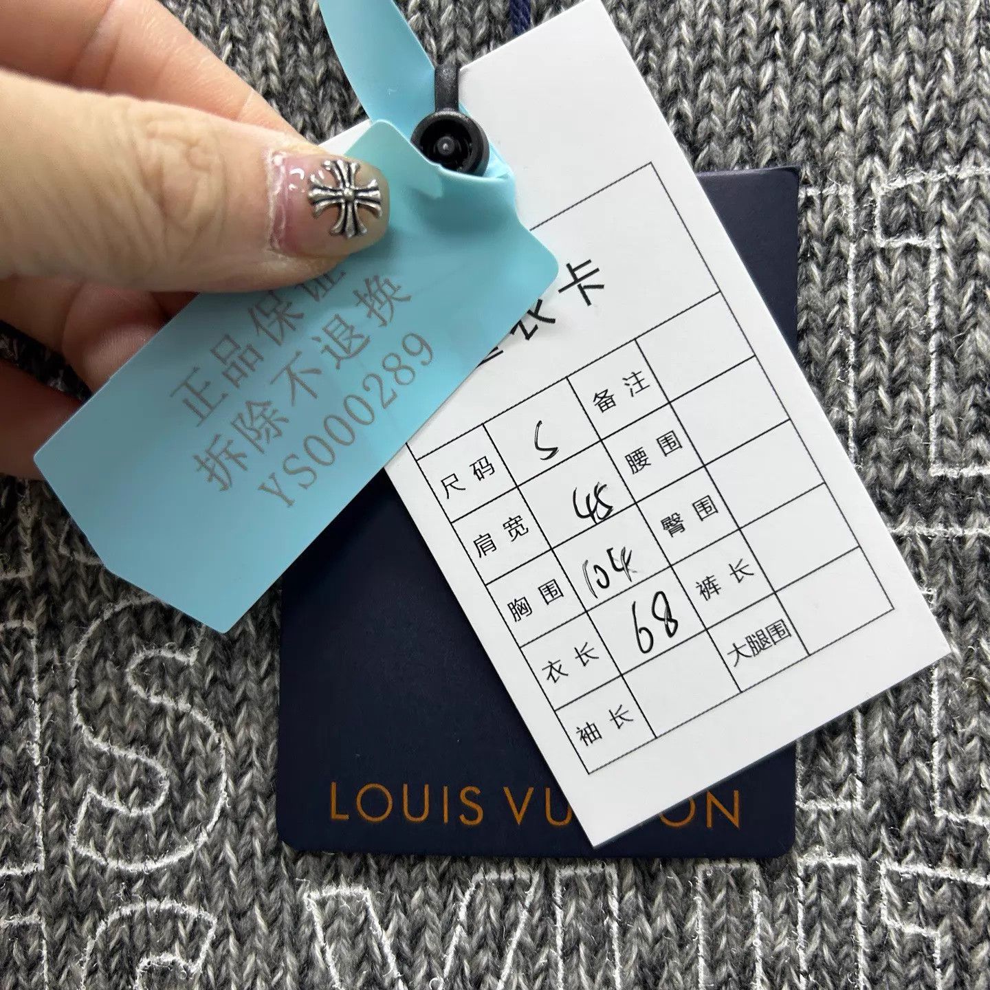 Louis Vuitton LV New w/ tags Gray Script Logo Cashmere Sweater S Size US S / EU 44-46 / 1 - 5 Thumbnail