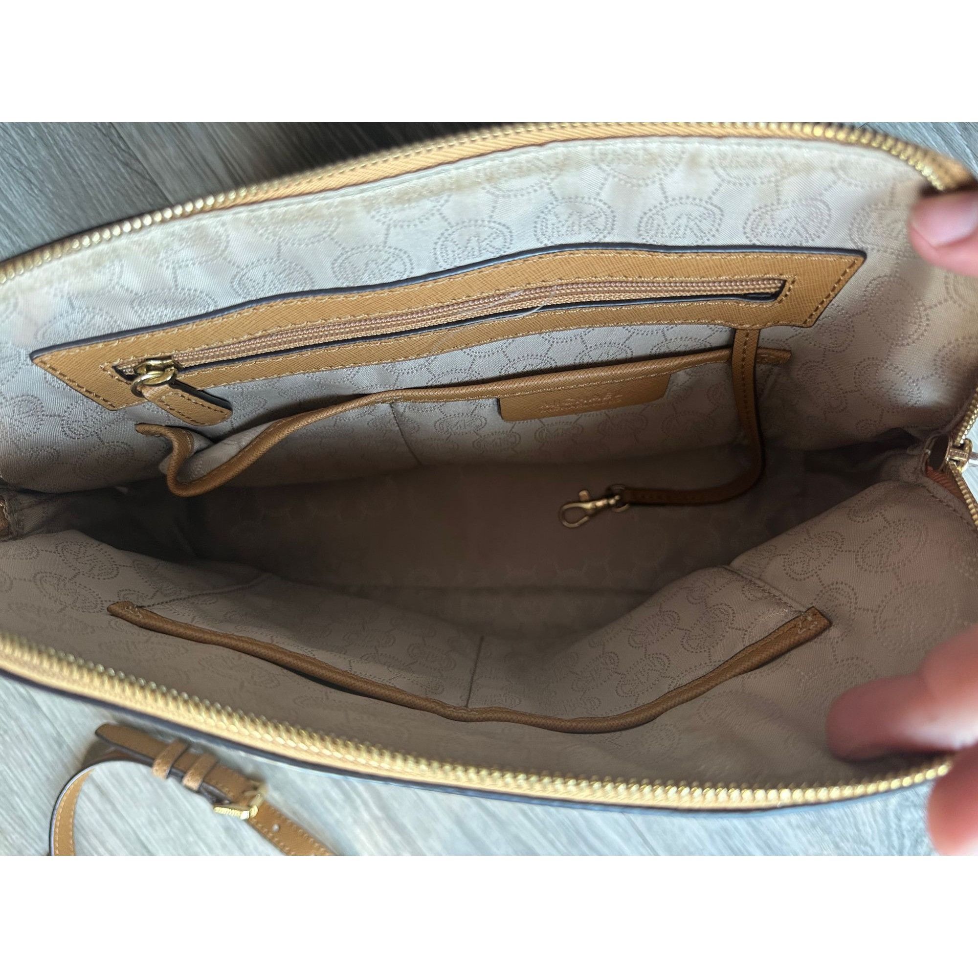 Michael Kors Michael Kors Tan / Dark Mustard Two Way Bag Size ONE SIZE - 10 Thumbnail
