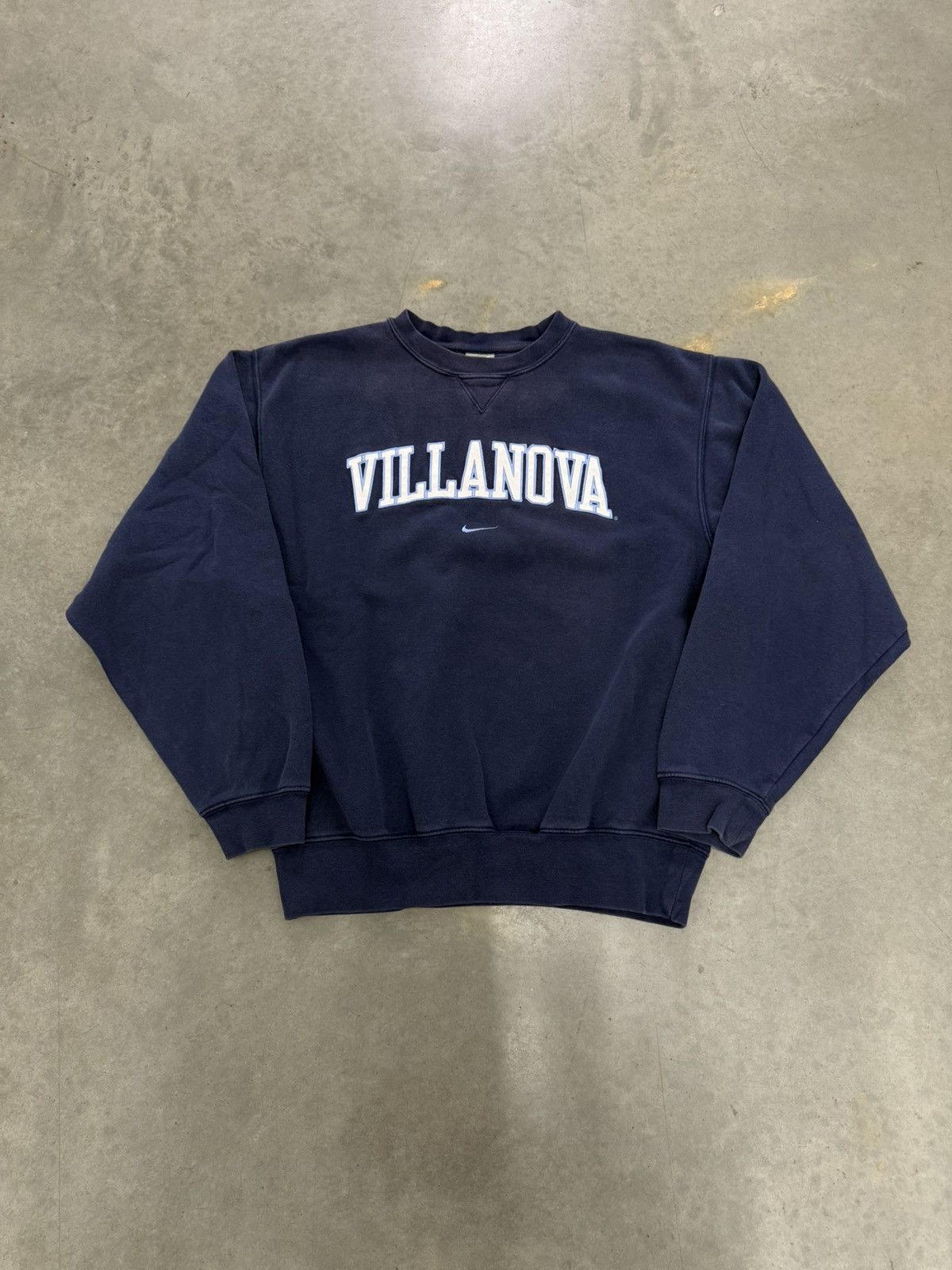 Nike Nike Villanova Navy Center Swoosh Sweatshirt 2000s NCAA Y2K Size US M / EU 48-50 / 2 - 1 Thumbnail