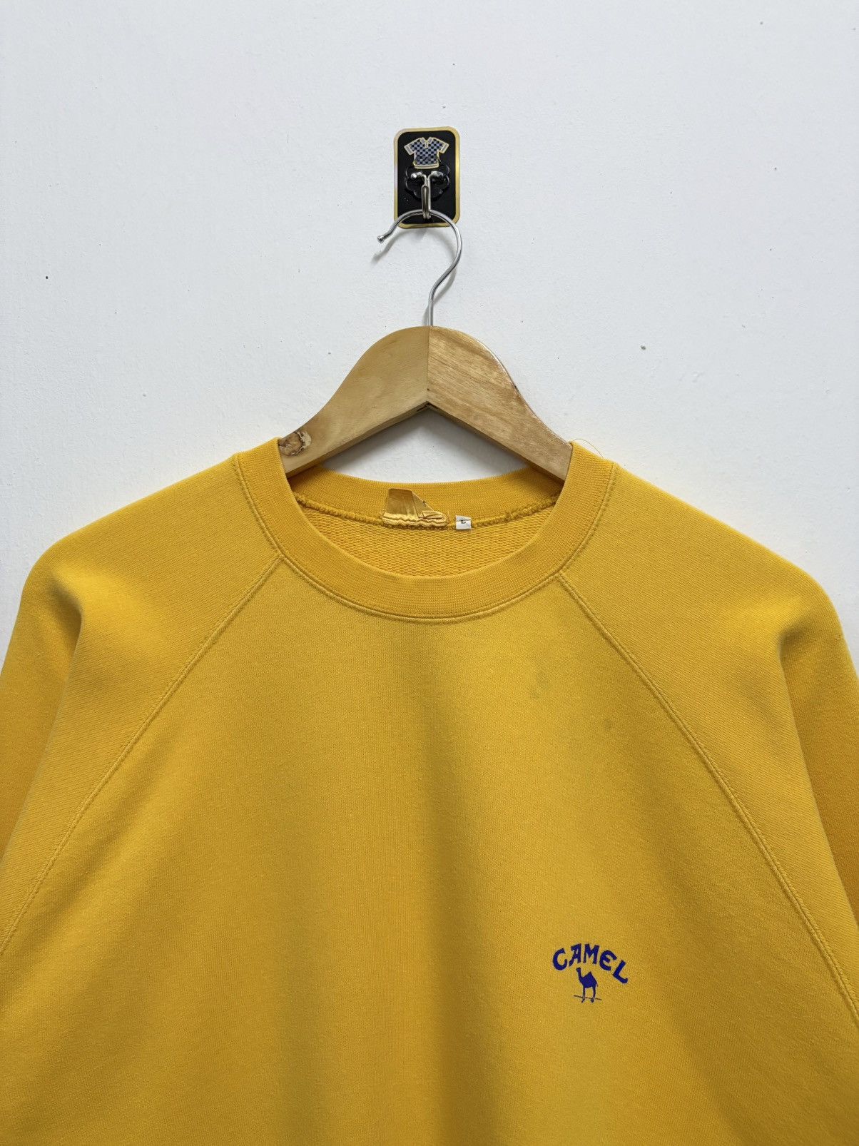 Vintage Vintage 80’s Camel F1 Racing Team Yellow Crewneck Size US L / EU 52-54 / 3 - 4 Thumbnail