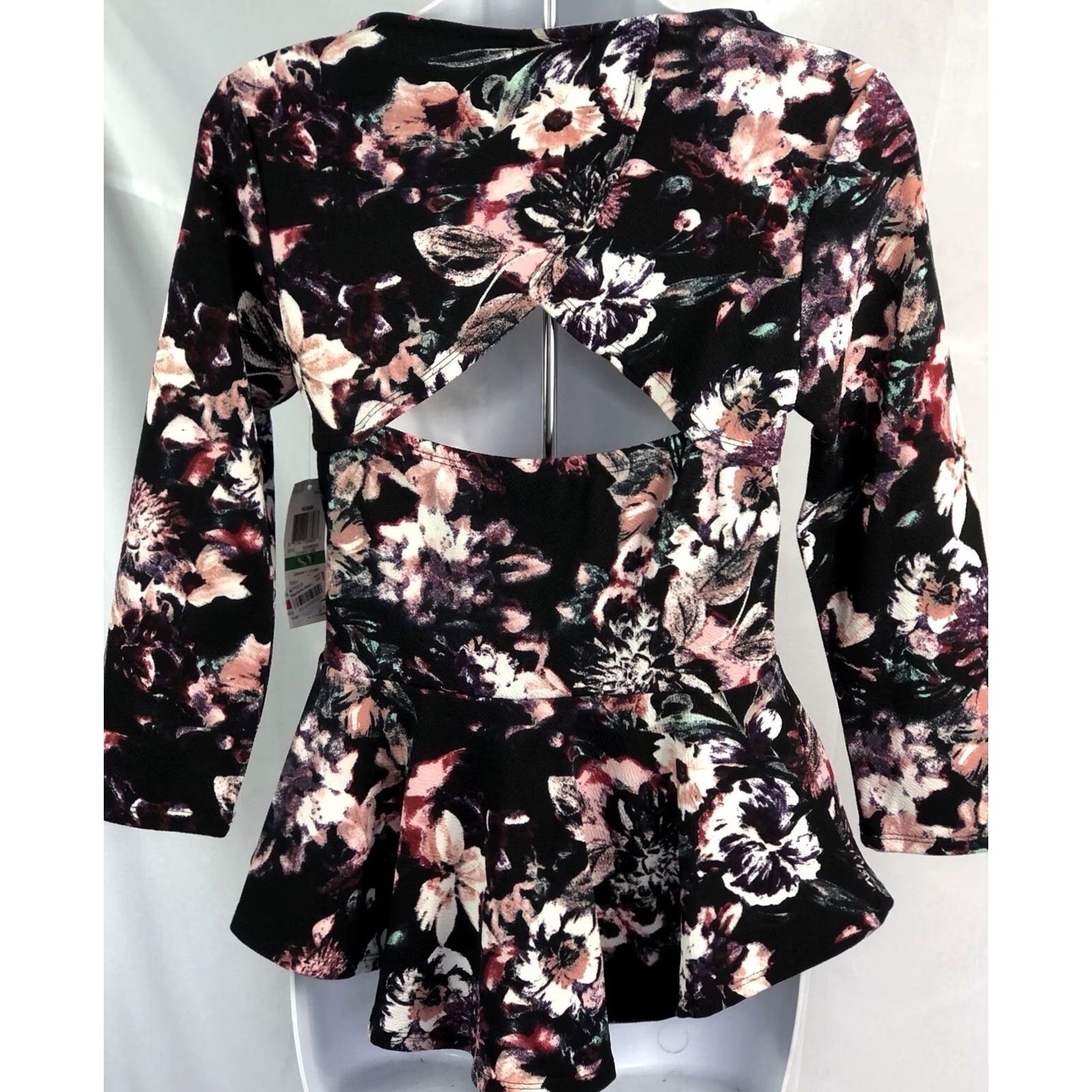 Vintage NWT Material Girl Top L Jrs Blk/Peach Cut Out Front/Back 3/4 Sleeves Ruffle Hem Blouse Women Juniors White/Peach Black NWT Size L / US 10 / IT 46 - 3 Thumbnail