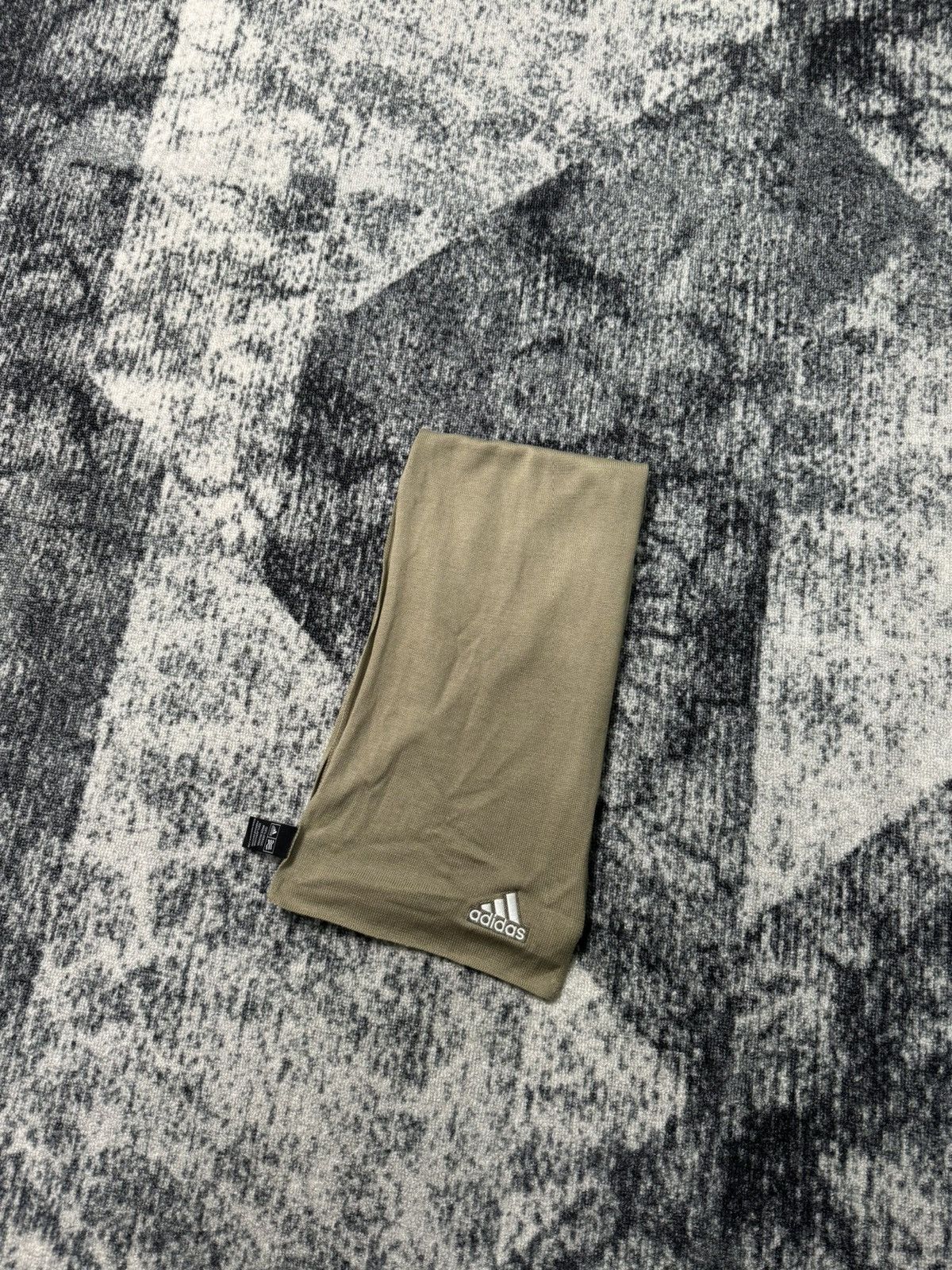 Adidas × Vintage Vintage Adidas Scarf Beige Performance Logo Y2K STYLE 90s Size ONE SIZE - 1 Thumbnail