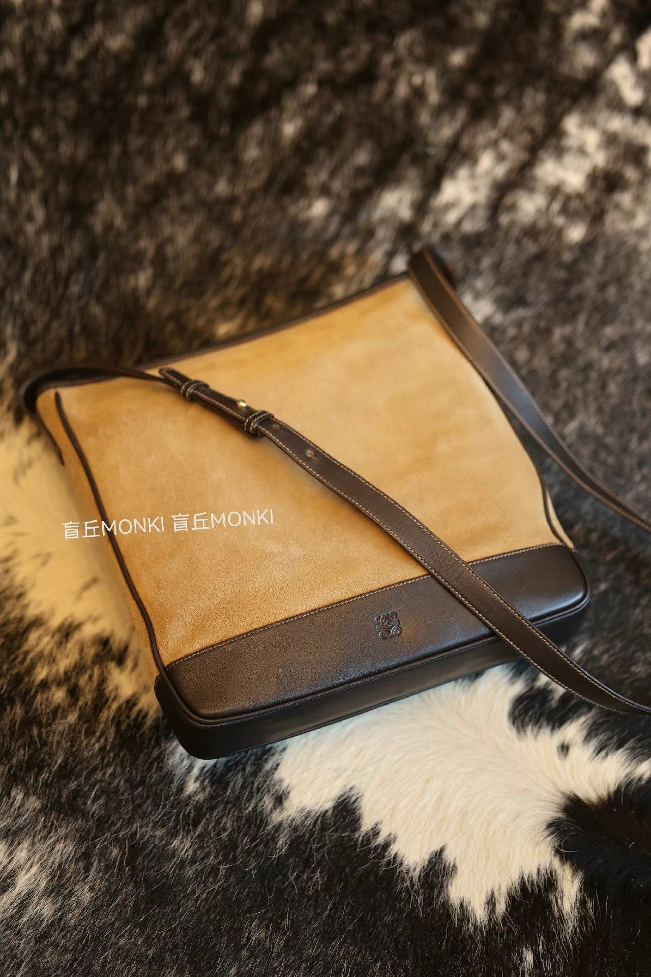 Loewe Loewe Suede Crossbody Laptop Shoulder Bag K32 Size ONE SIZE - 4 Thumbnail