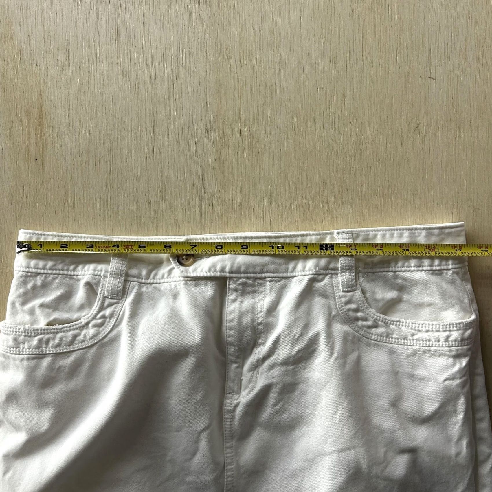 Old Navy Old Navy Skirt Womens 12 White Denim Short Low Waist Pockets Raw Hem Casual Y2K Size 34" / US 12 / IT 48 - 4 Thumbnail