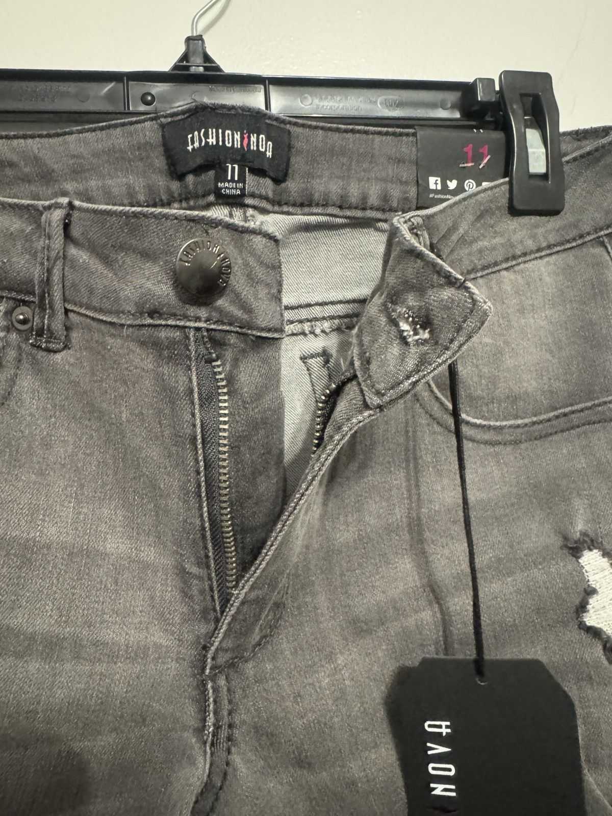 Fashion Nova Fashion Nova Grey Wash Distressed Jeans size 11 Size 31" - 6 Thumbnail