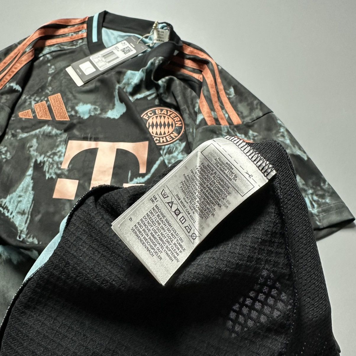 Adidas BAYERN ADIDAS 2024/2025 FOOTBALL AWAY JERSEY #6 KIMMICH Size US XS / EU 42 / 0 - 12 Thumbnail