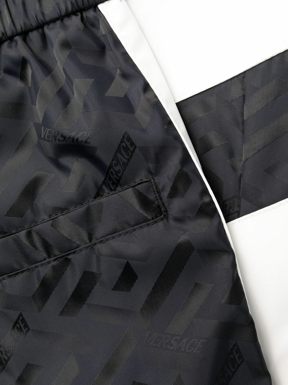 Versace o1y0525 Logo Jogger & Sweatpant in Black/White Size US 36 / EU 52 - 3 Thumbnail