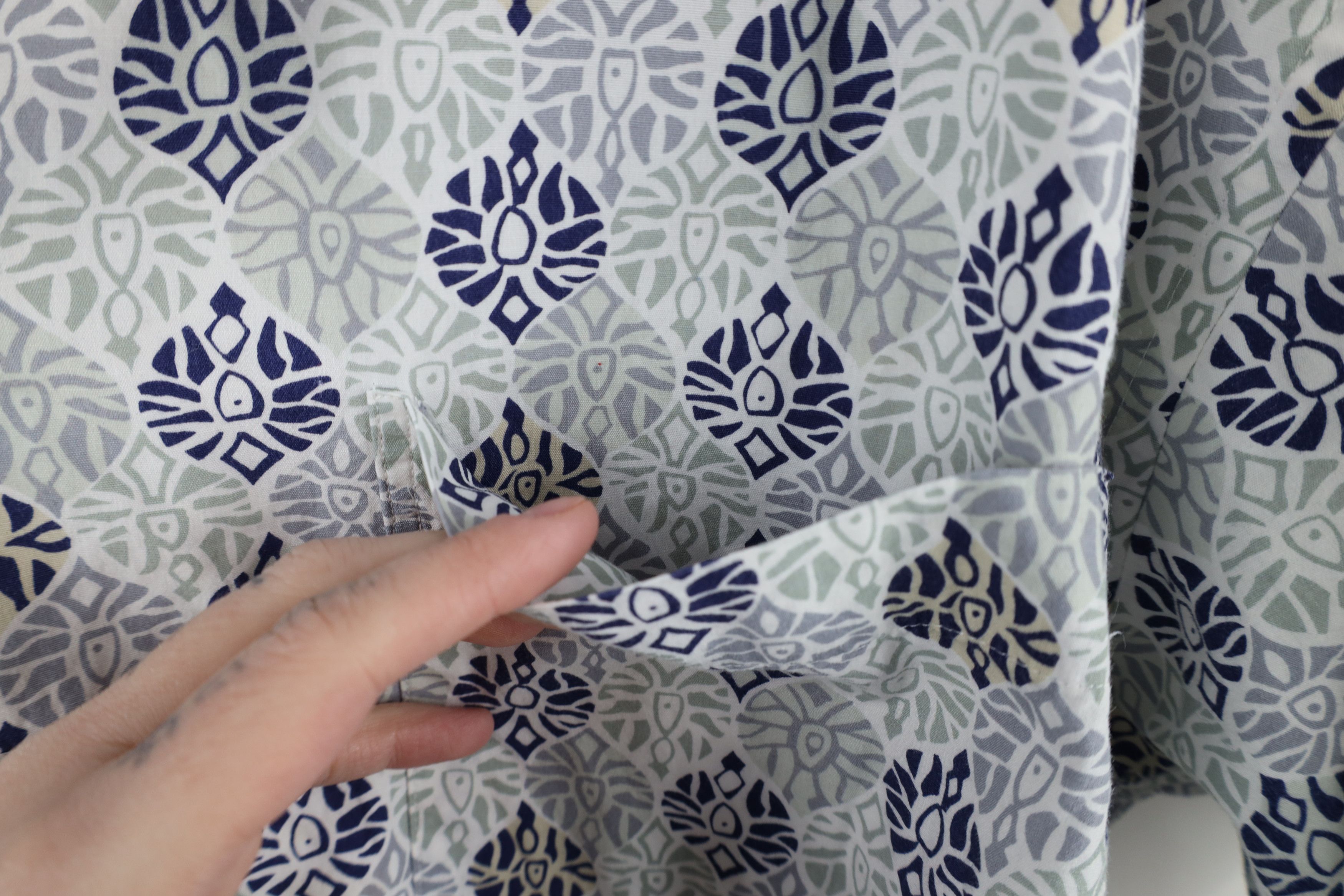 Vintage Vintage 90s Streetwear Geometric Luau Beach Button Shirt Size US M / EU 48-50 / 2 - 4 Thumbnail