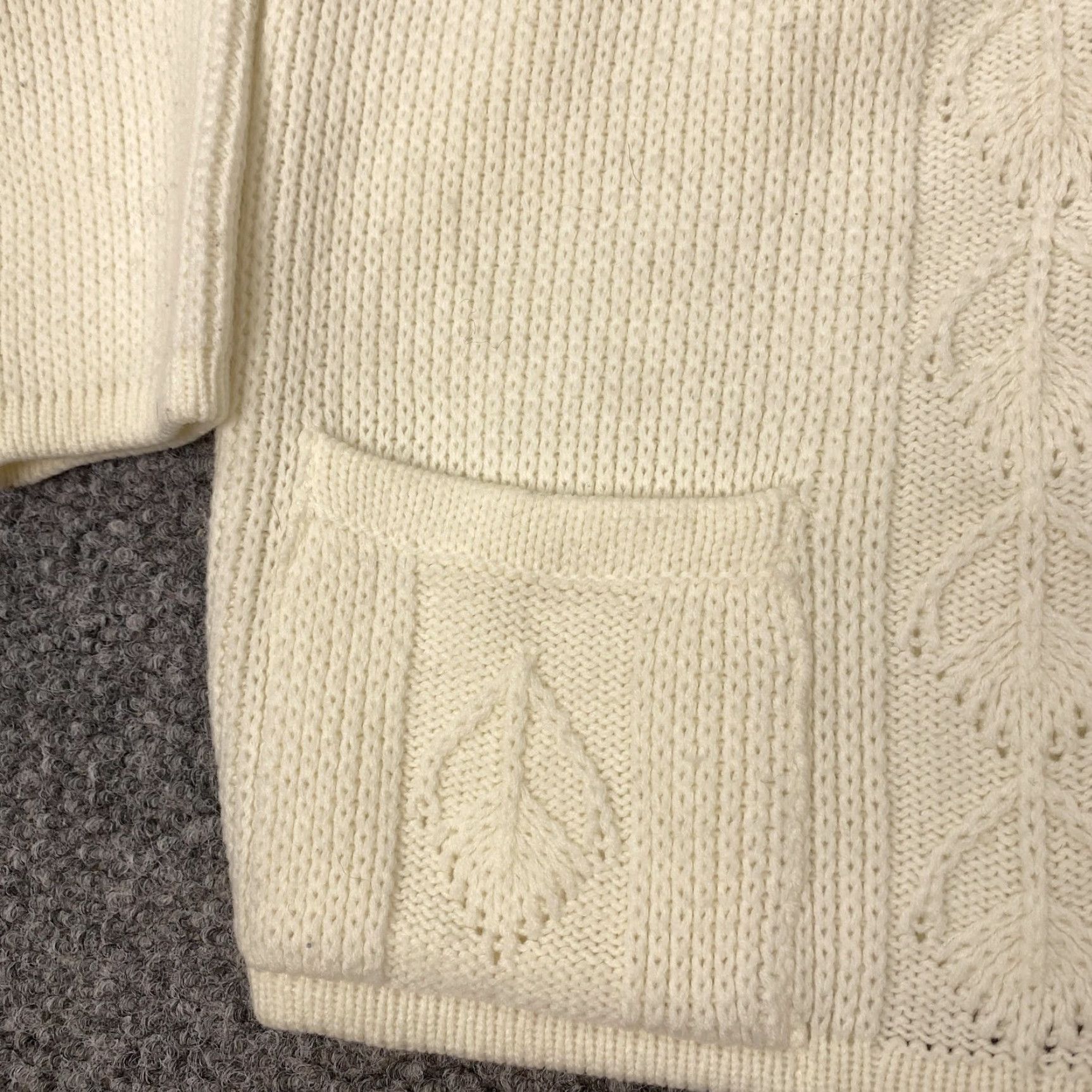 Vintage VINTAGE Knit Sweater Womens Medium Leaf Pattern Button Front Pockets 90s Cardigan Ivory Off-White Mens Womens Girls Boys Size M / US 6-8 / IT 42-44 - 4 Thumbnail