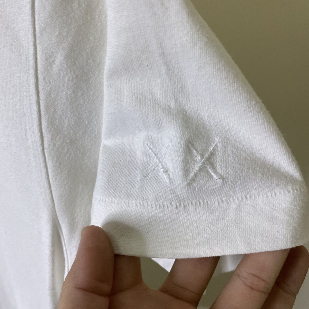 Kaws Kaws x Uniqlo Collaboration Streetwear Tshirt Size US S / EU 44-46 / 1 - 3 Thumbnail