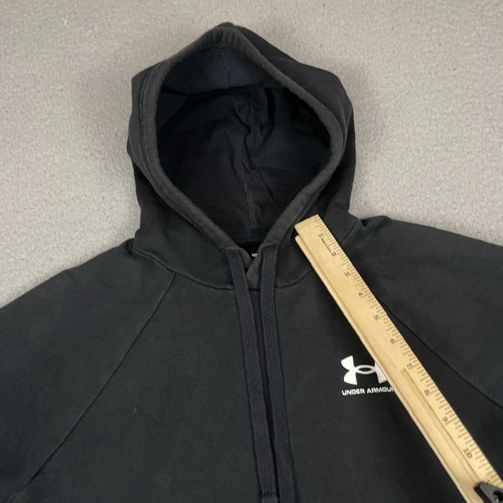 Under Armour VINTAGE Under Armour Hoodie Mens M Black Sweatshirt Pullover Hooded Pockets Logo Distressed Size US M / EU 48-50 / 2 - 5 Thumbnail