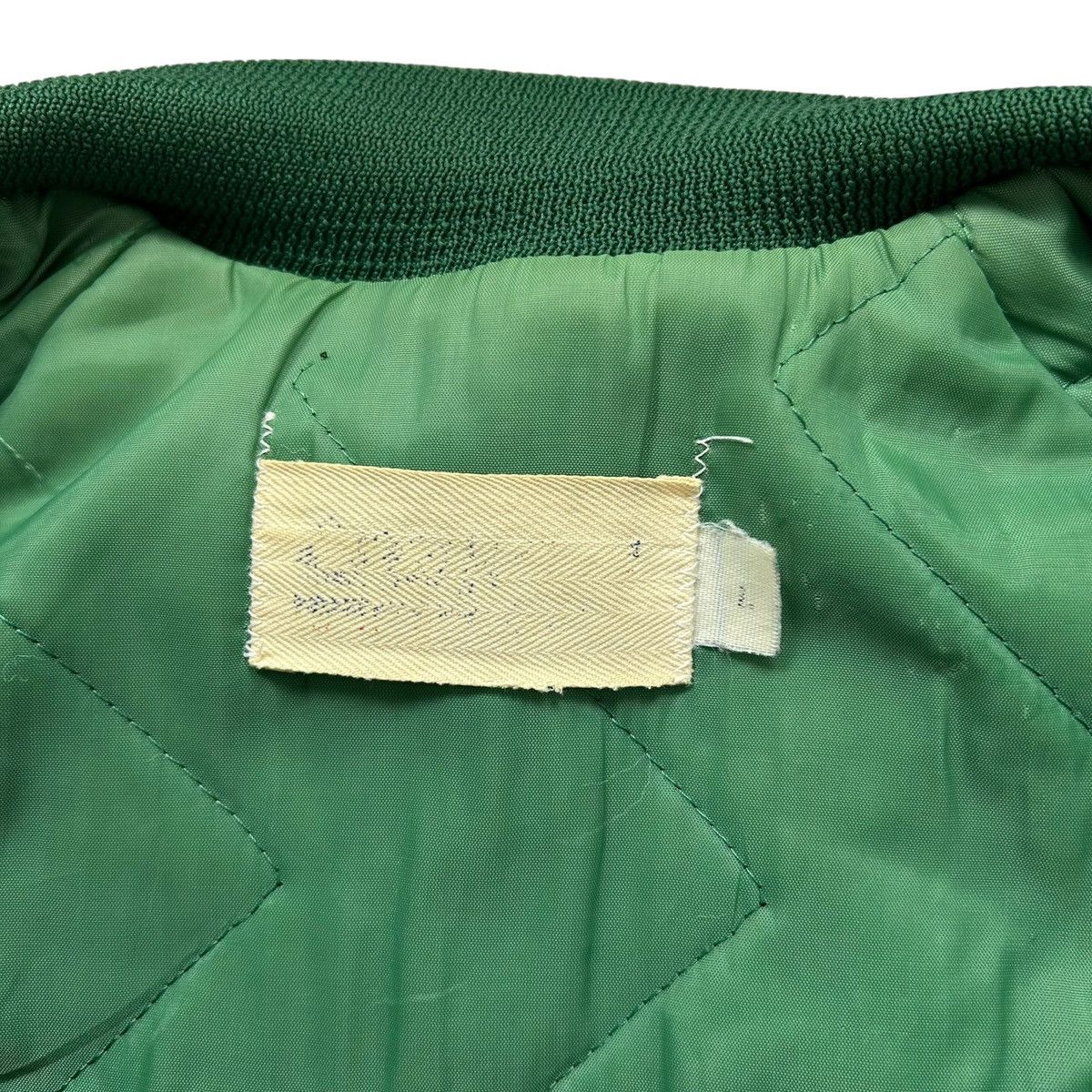 MLB VTG 90s OAKLAND ATHLETICS CHALK LINE SATIN SPELL OUT JACKET Size US L / EU 52-54 / 3 - 5 Thumbnail