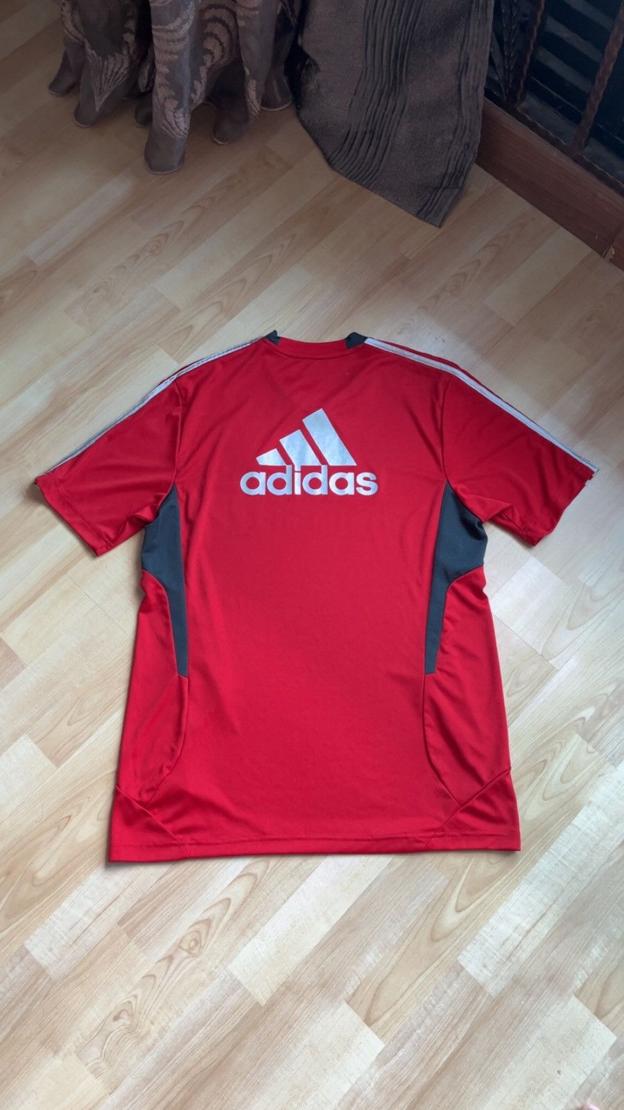 Adidas Liverpool 2011-12 Training Kit Size US M / EU 48-50 / 2 - 5 Thumbnail