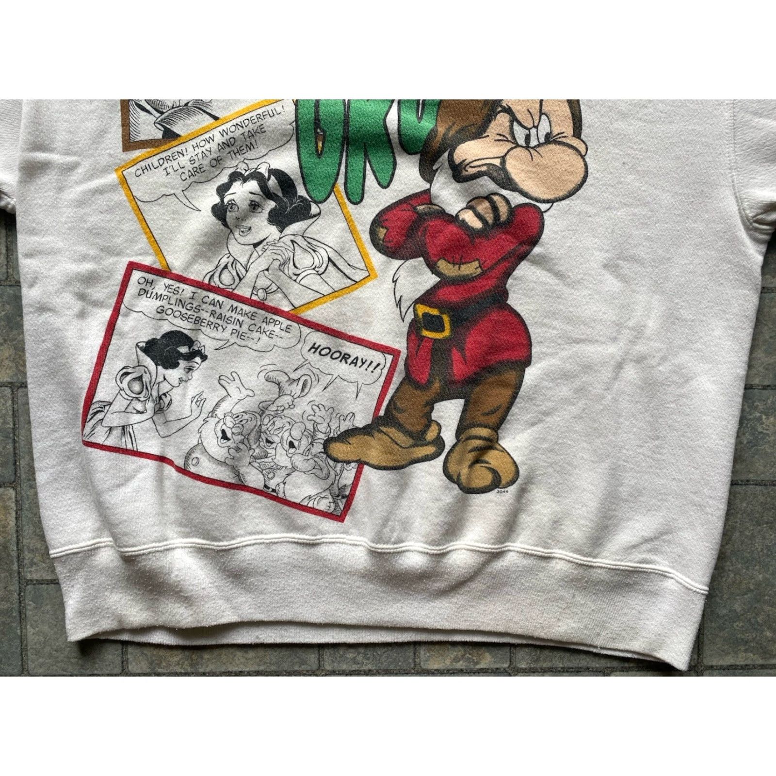 Disney VINTAGE Snow White Seven Dwarves Grumpy Sweatshirt Pullover One Size Fits All White Disney Men Regular One Size Size US M / EU 48-50 / 2 - 3 Thumbnail