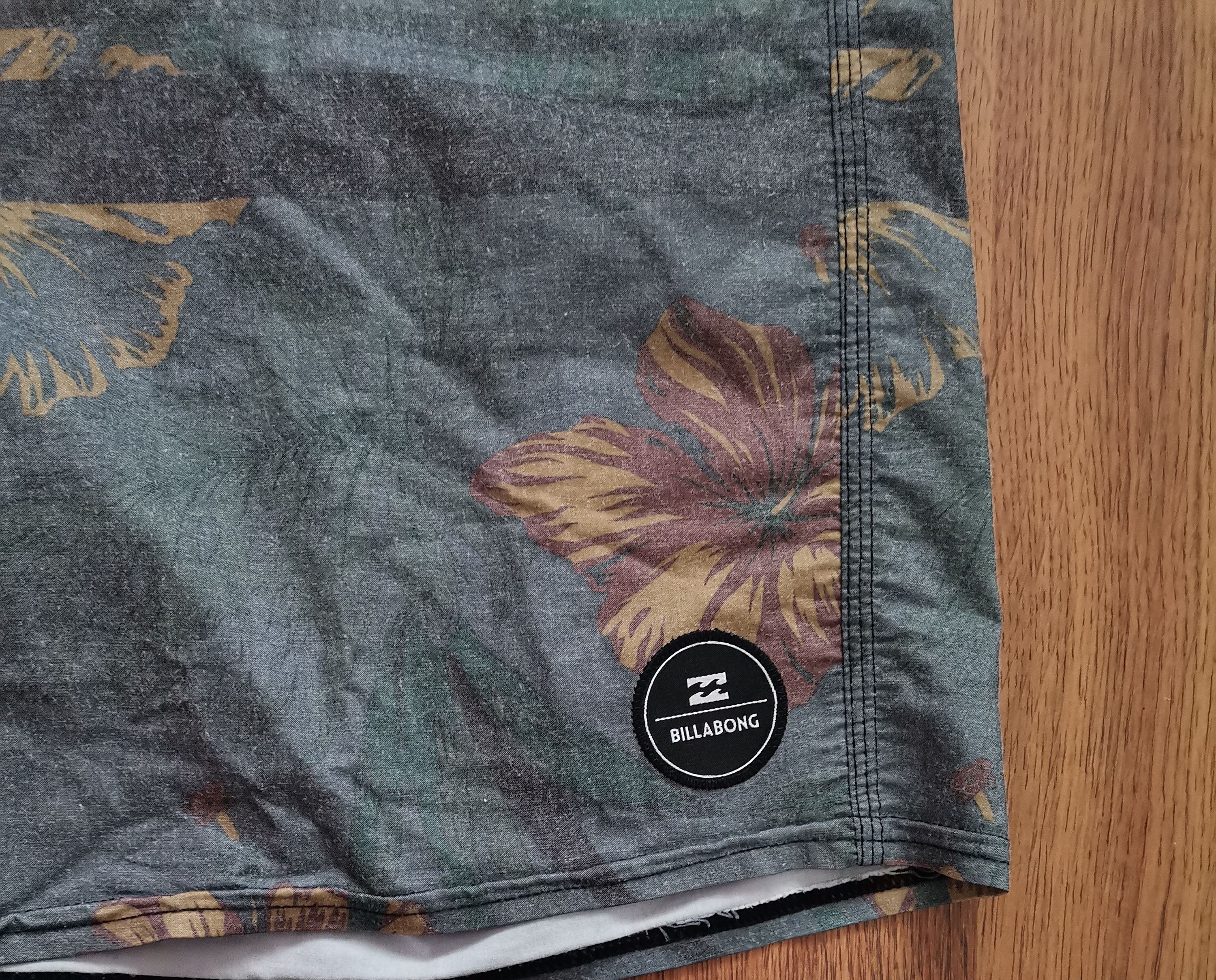 Billabong Billabong Floral Shorts Size US 36 / EU 52 - 2 Thumbnail