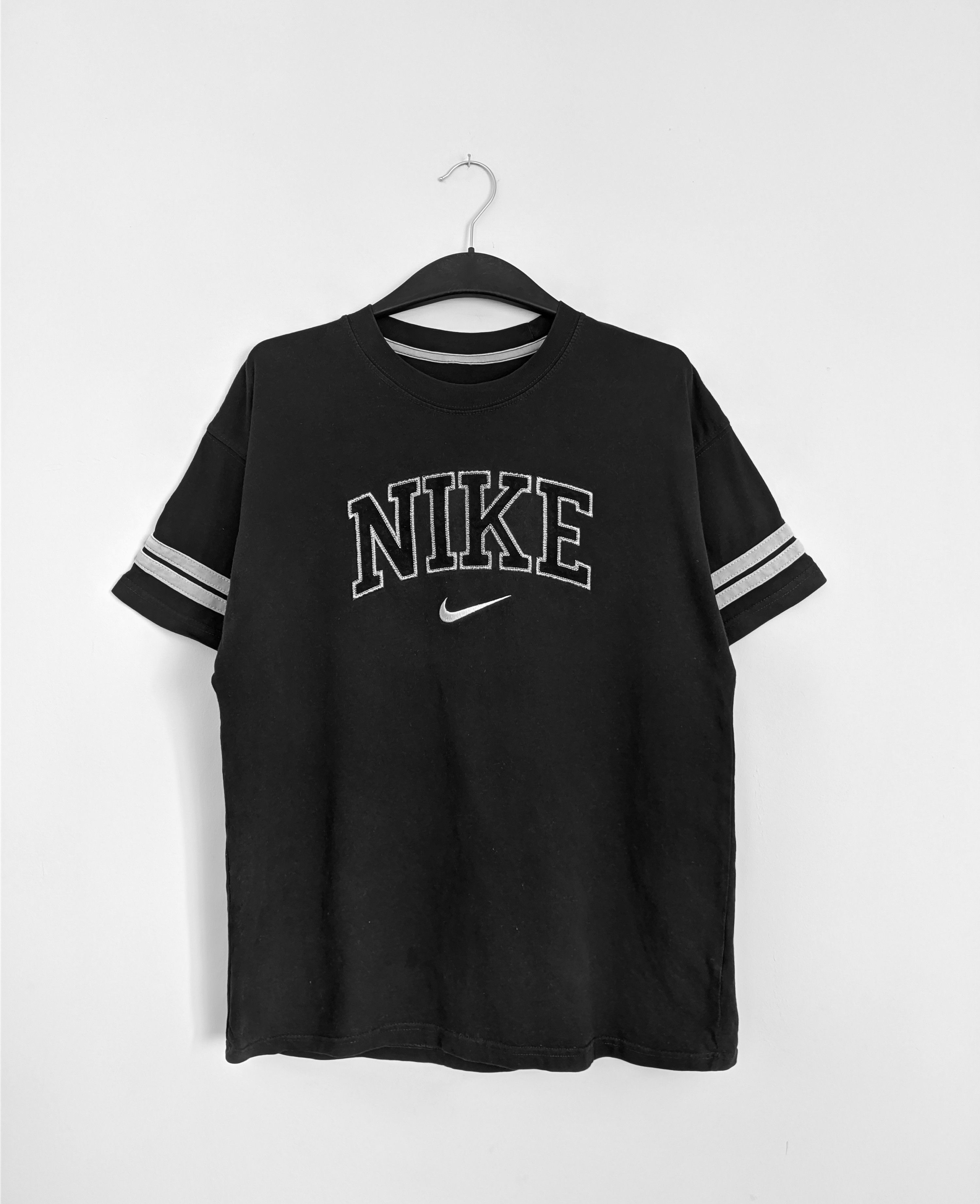 Nike Vintage nike tshirt big logo embroidered y2k Size US M / EU 48-50 / 2 - 1 Thumbnail