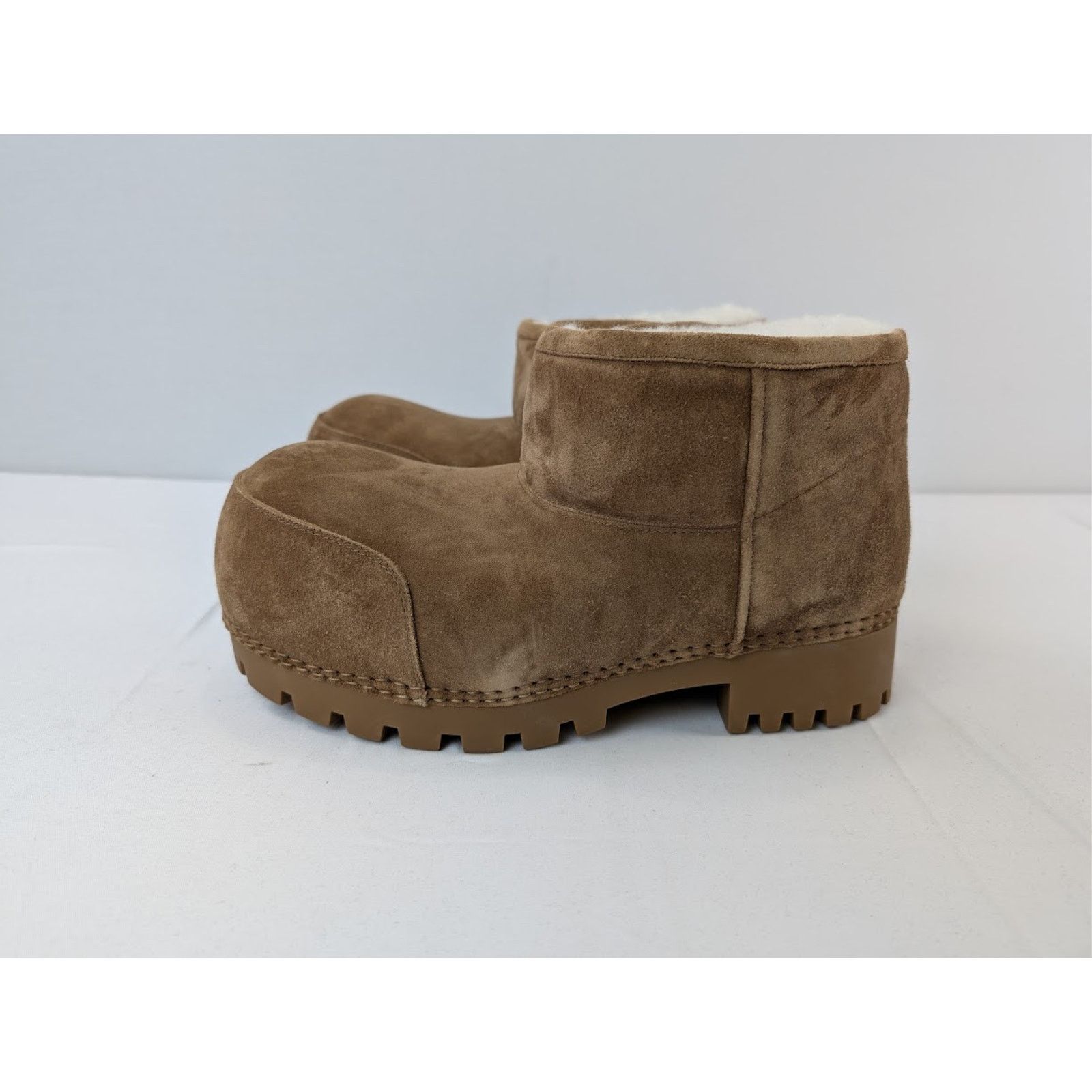 Balenciaga o1rshd1 Q: 2 / DUP / Alaska Fur Bootie in Brown/White Size US 8 / EU 41 - 9 Thumbnail
