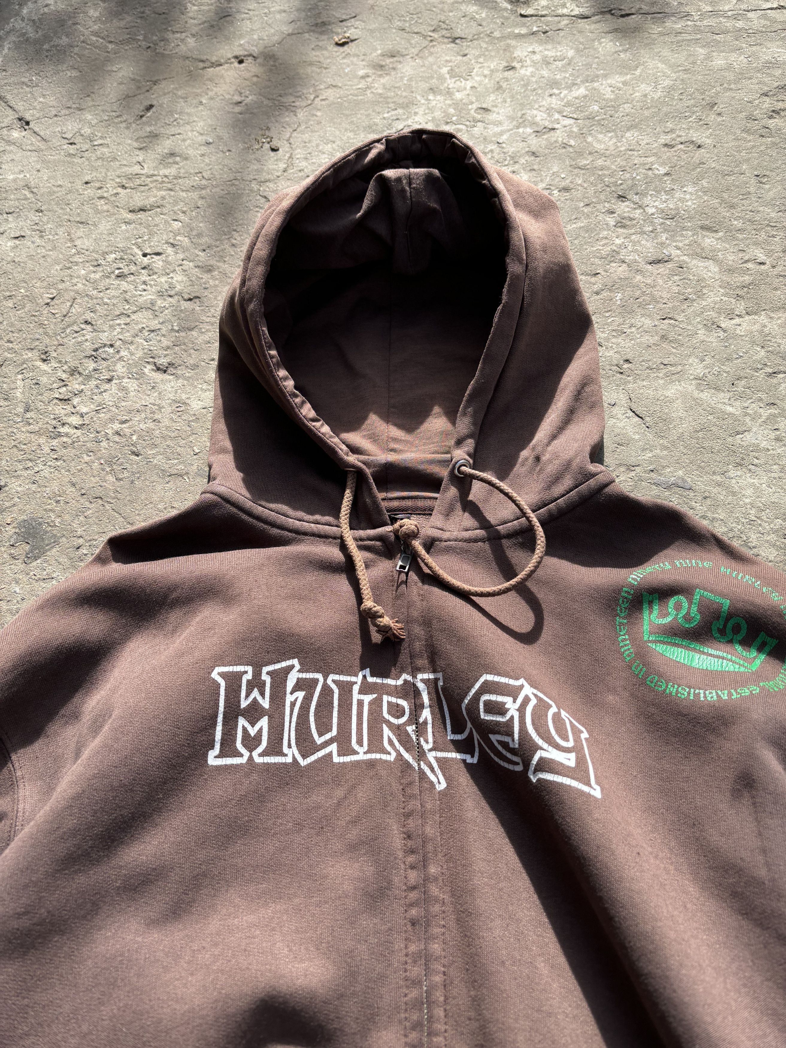 Hurley × Vintage Vintage Faded Hurley Mocha Brown Streetwear Hoodie Size US L / EU 52-54 / 3 - 4 Thumbnail