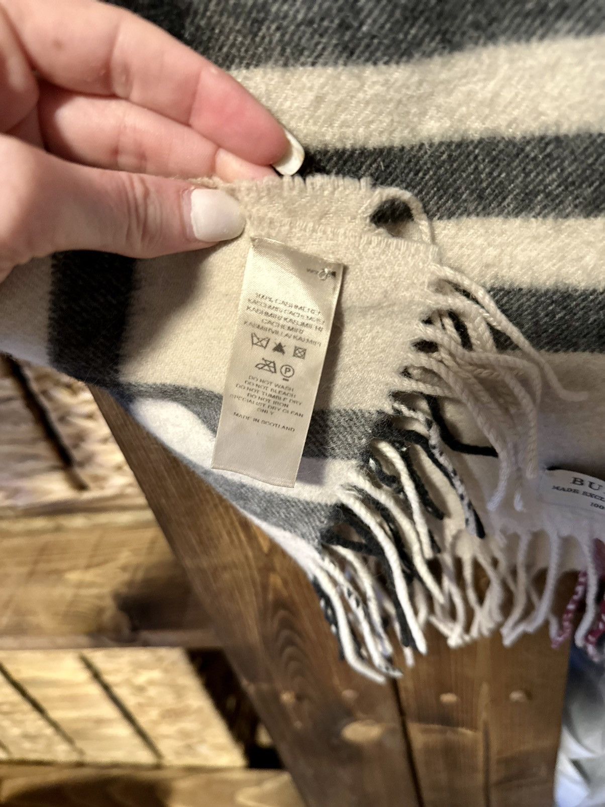 Burberry Authentic Burberry Check Cashmere Scarf Size ONE SIZE - 6 Thumbnail
