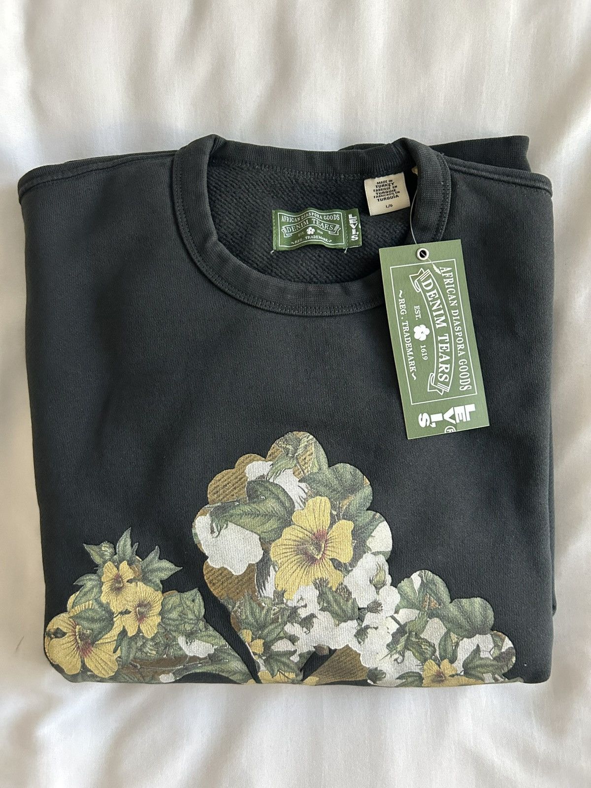 DENIM TEARS × Levi's Denim Tears Levis Sweatshirt Cotton Fleur De-Lis Crewneck Size US L / EU 52-54 / 3 - 1 Thumbnail