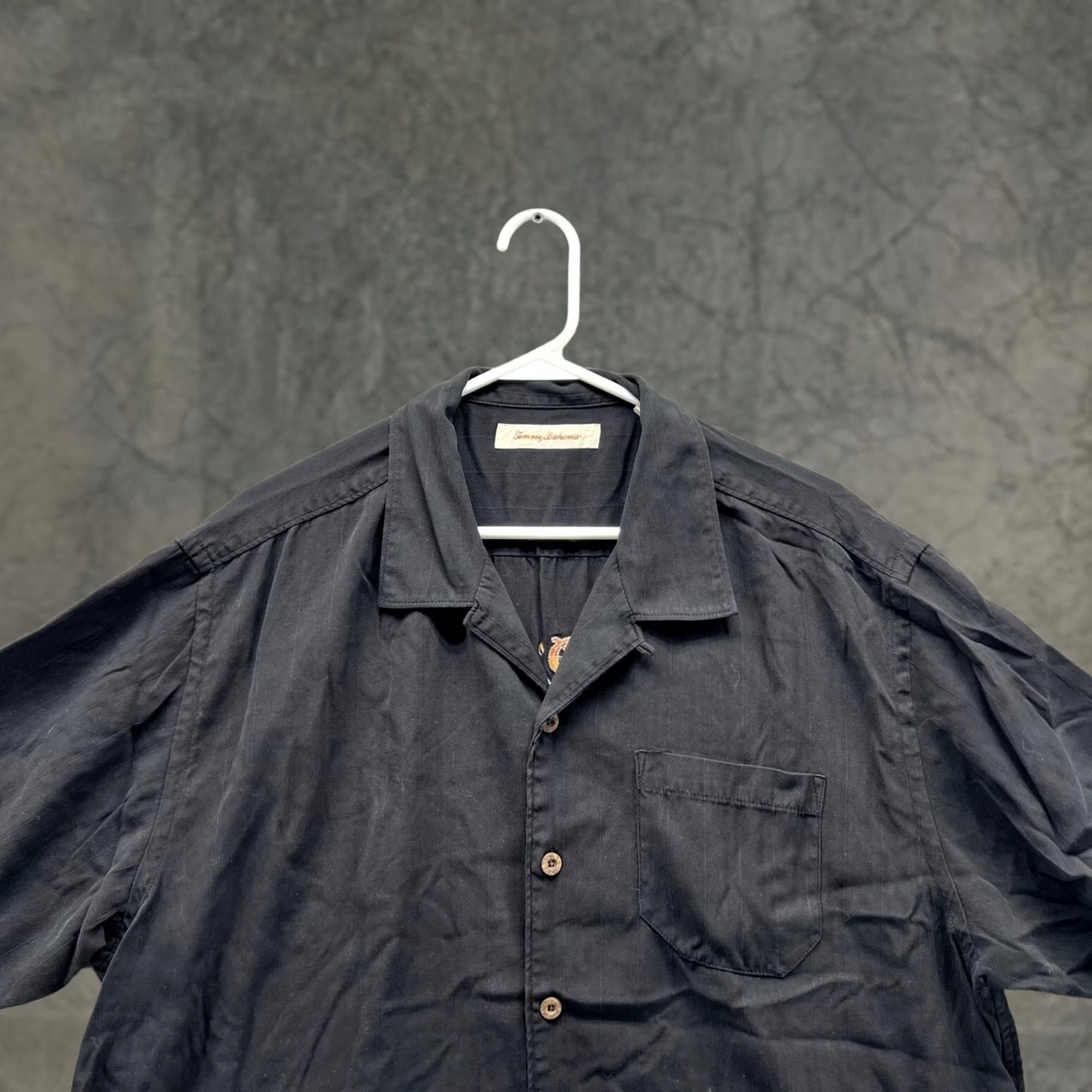 Tommy Bahama VINTAGE? No. Tommy Bahama Shirt Men XL Black Casual Button Down New Year Cheers 2011 Silk Size US XL / EU 56 / 4 - 1 Thumbnail