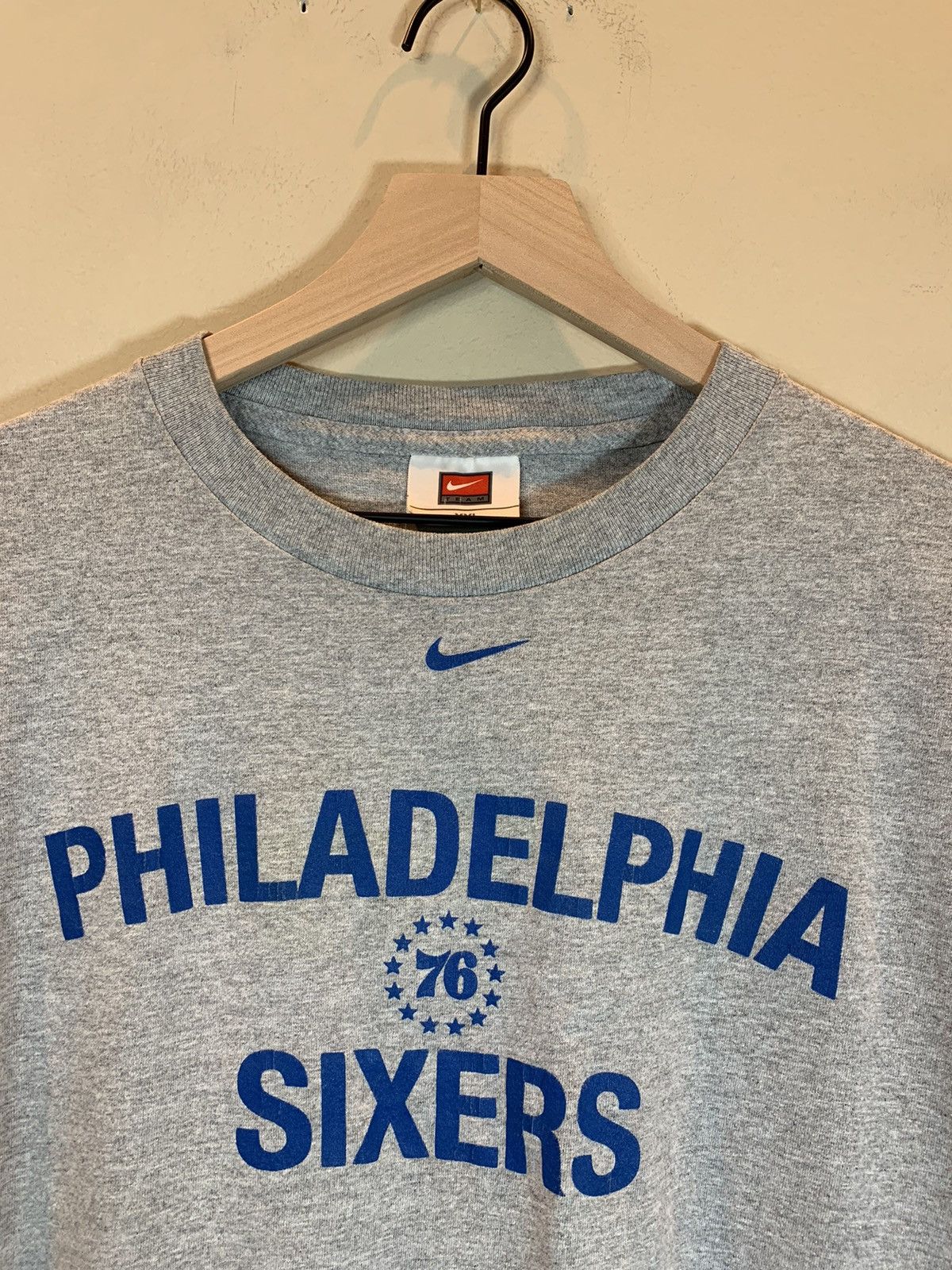 NBA × Nike × Vintage RARE Vintage 90s Nike Center Swoosh Philadelphia 76ers Shirt Size US XXL / EU 58 / 5 - 2 Thumbnail