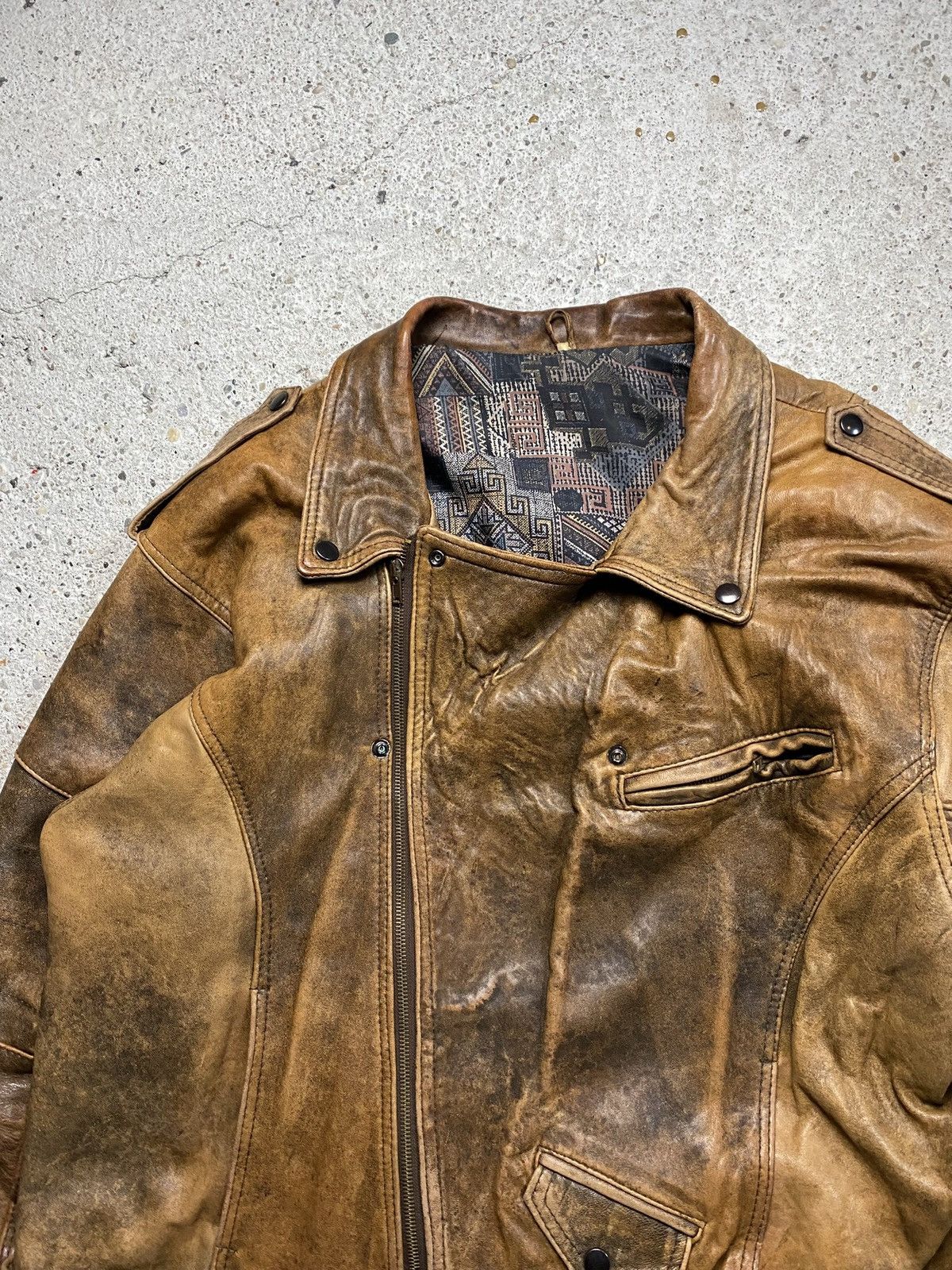 Vintage Vintage leather jacket bomber chevignon 90s USA distressed Size US XL / EU 56 / 4 - 10 Thumbnail