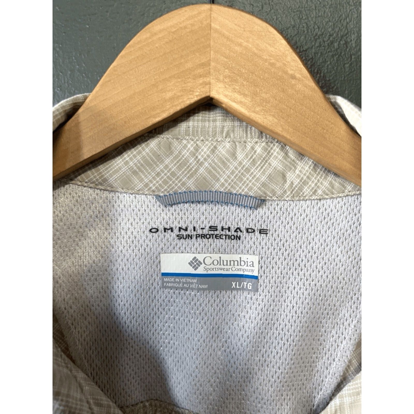 Vintage Columbia Mens Ivory Long Sleeve Omnishade Button-Up Shirt XL White, Long Sleeve, Regular Fit, Button Closure, Men’s Shirt, 25" Pit to Pit, 30" Length Size US XL / EU 56 / 4 - 3 Thumbnail