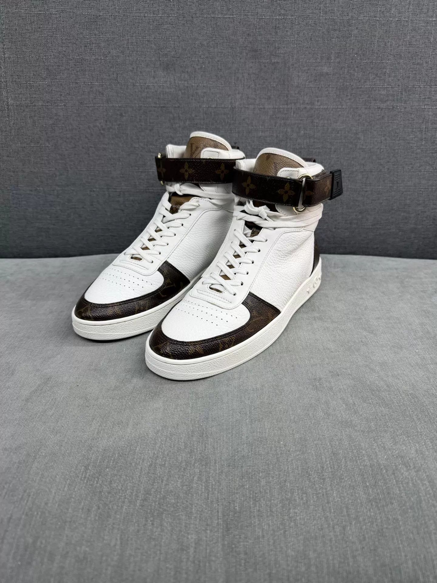 Louis Vuitton LV high-top sneaker white brown color-blocked 38.5 Size US 8 / IT 38 - 1 Thumbnail