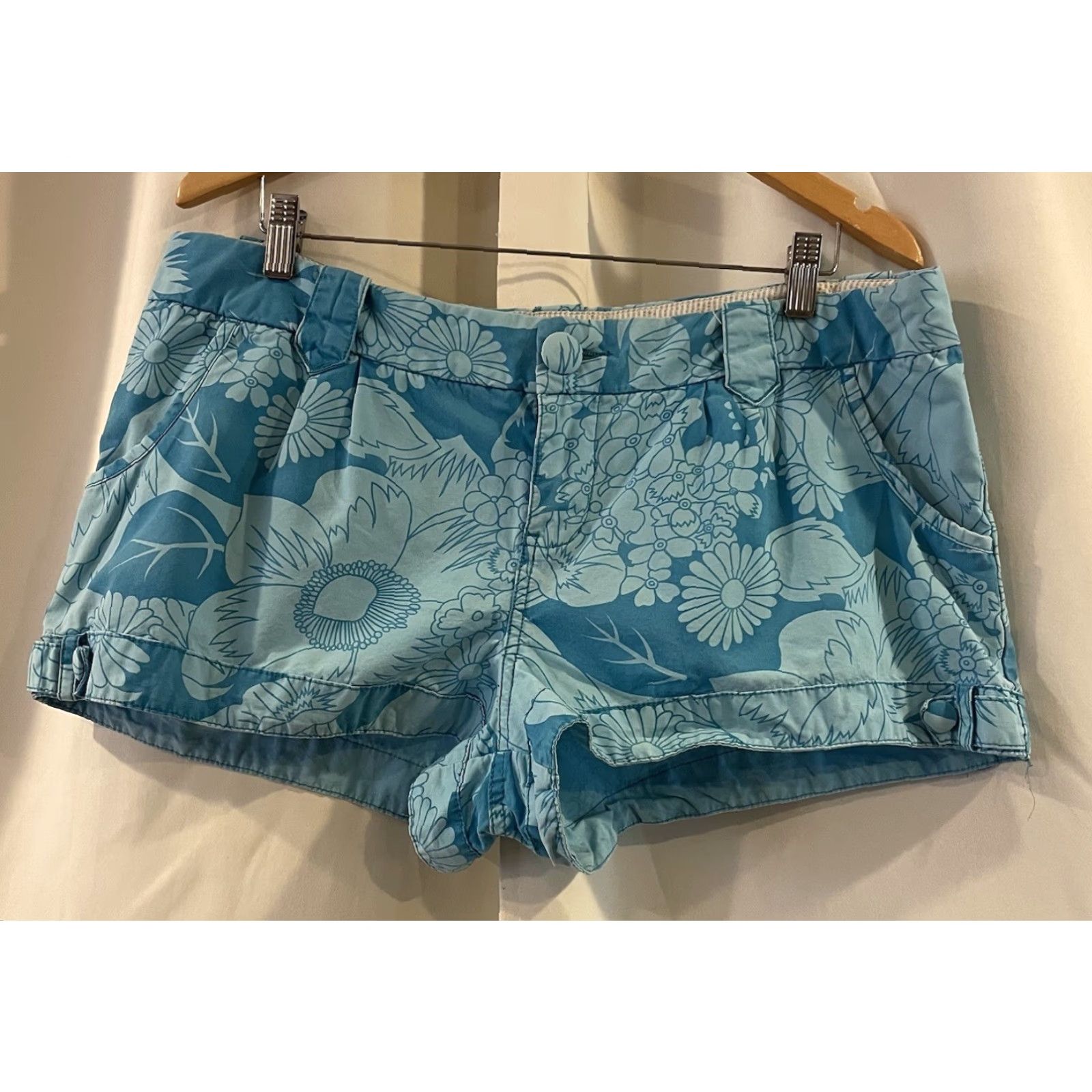 Vintage VINTAGE No Boundaries Floral Blue Cuffed Cotton Micro Mini Shorts 17 Juniors Women 2000s Retro Chino Size 38" / US 16 / IT 52 - 2 Thumbnail