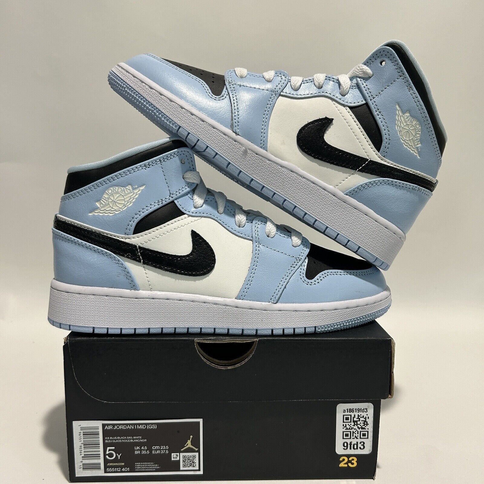 Nike Nike Shoes Air Jordan 1 Mid Retro GS "Ice Blue” 2024 Size US 6.5 / IT 36.5 - 1 Thumbnail