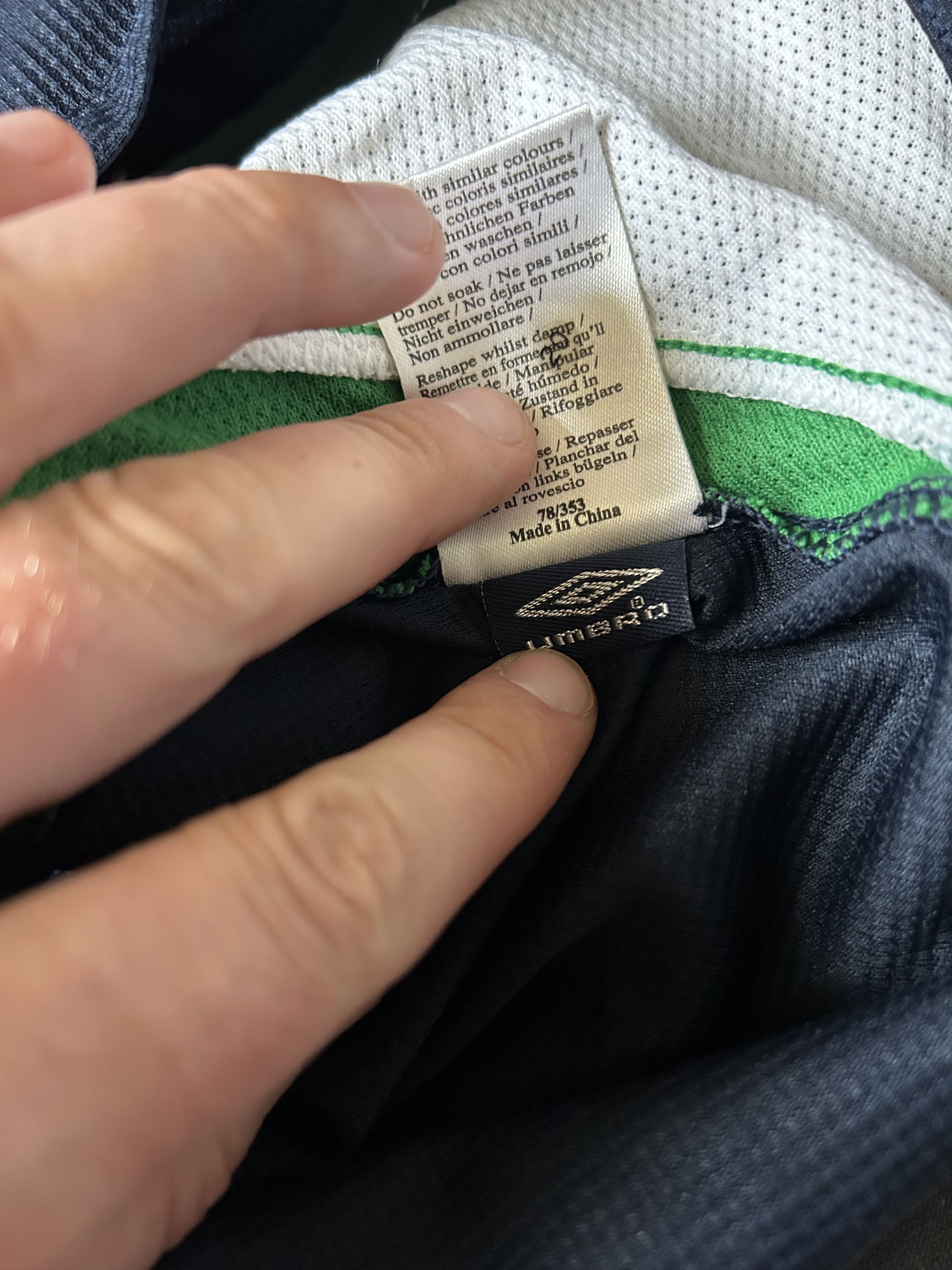 Umbro Vintage training shirt IRELAND 2004/2006 - L Umbro - UNIQUE Size US L / EU 52-54 / 3 - 3 Thumbnail