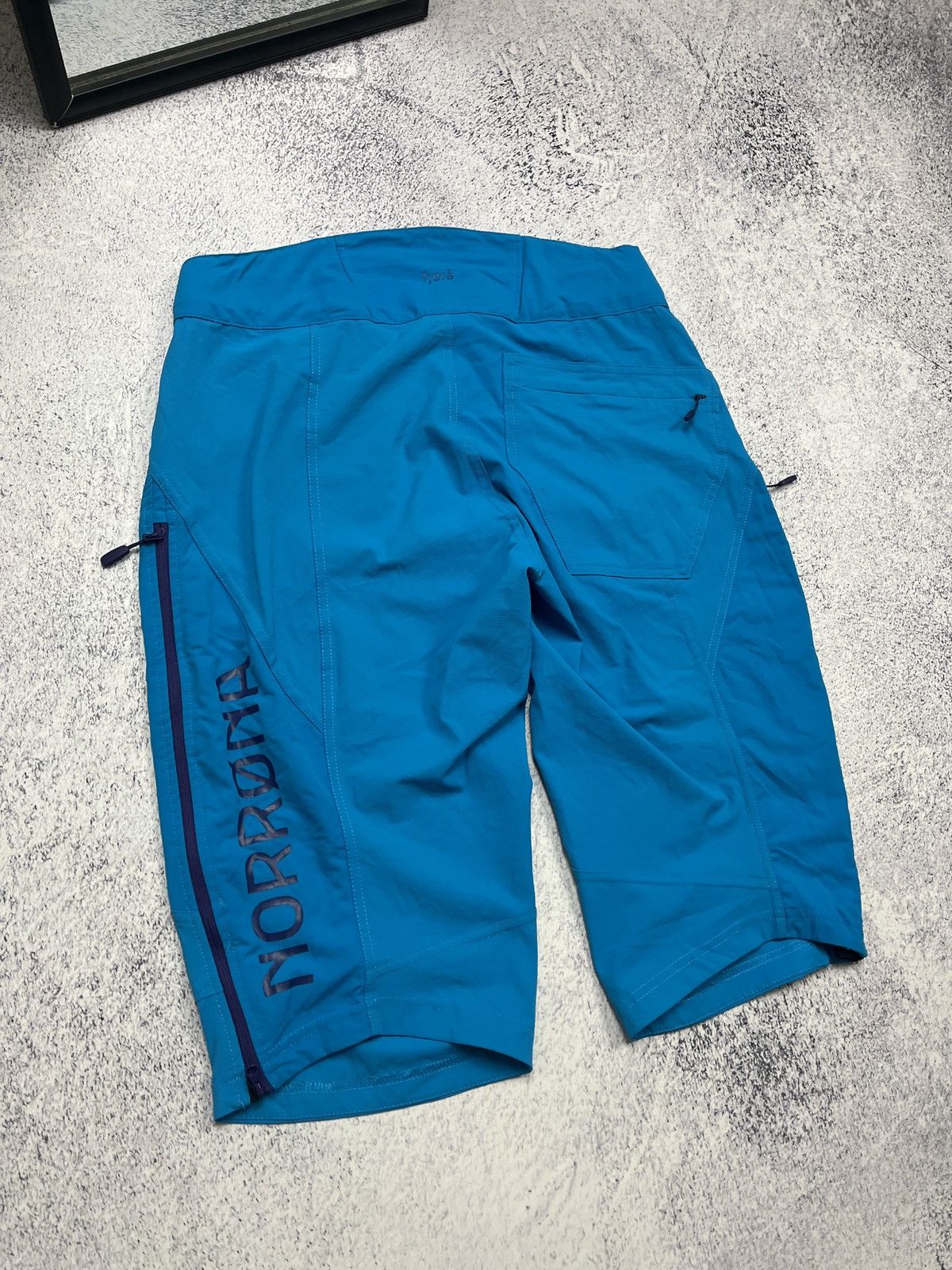 Norrona Rare Norrona Fjora Waterproof Multi Pocket Pro Shorts Size US 34 / EU 50 - 13 Thumbnail